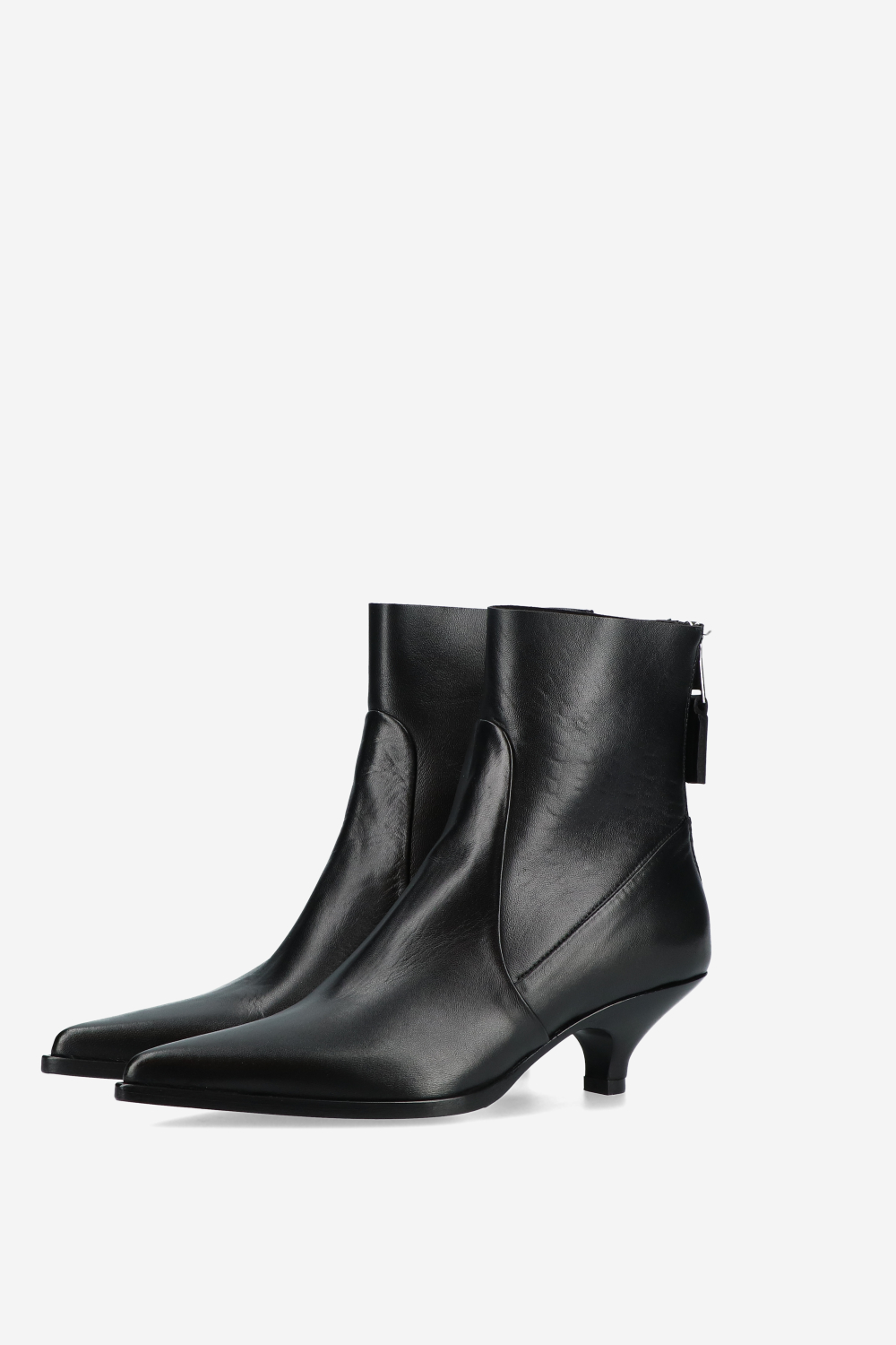 Pointed toe leather boots