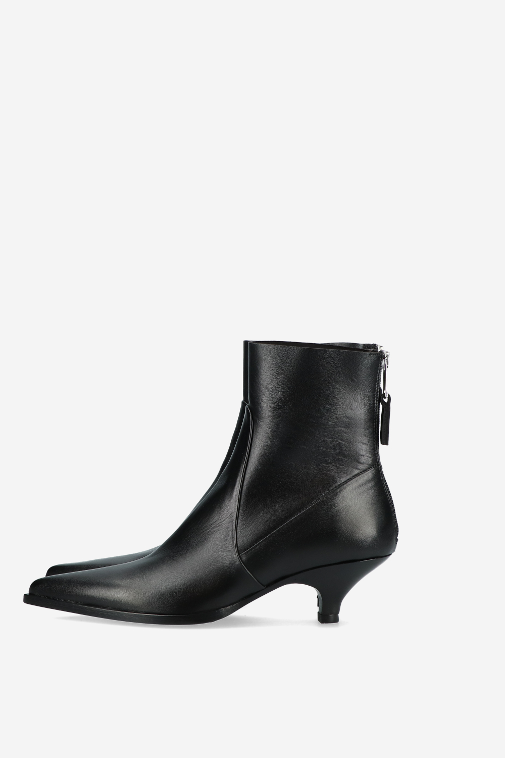 Pointed toe leather boots