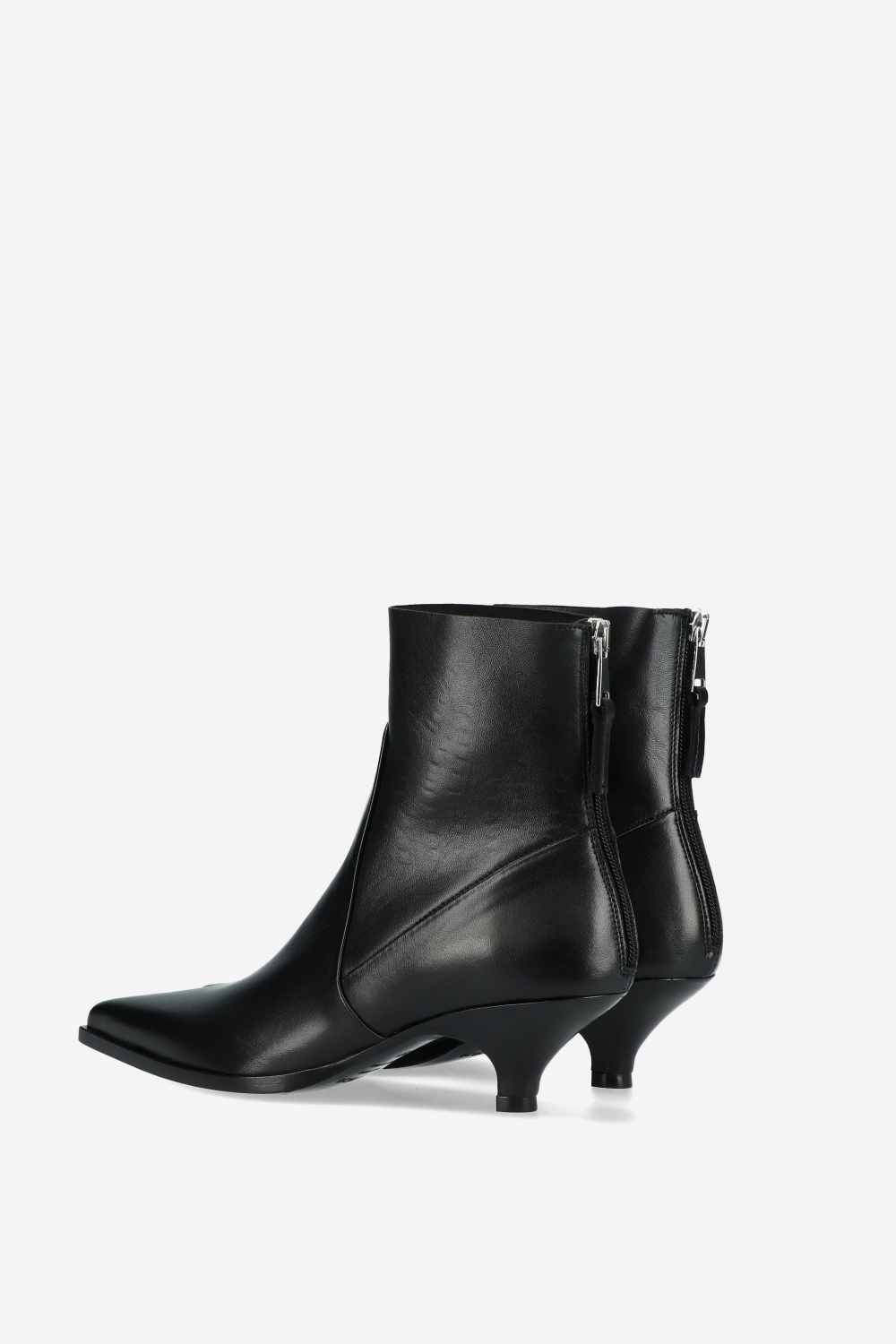 Pointed toe leather boots