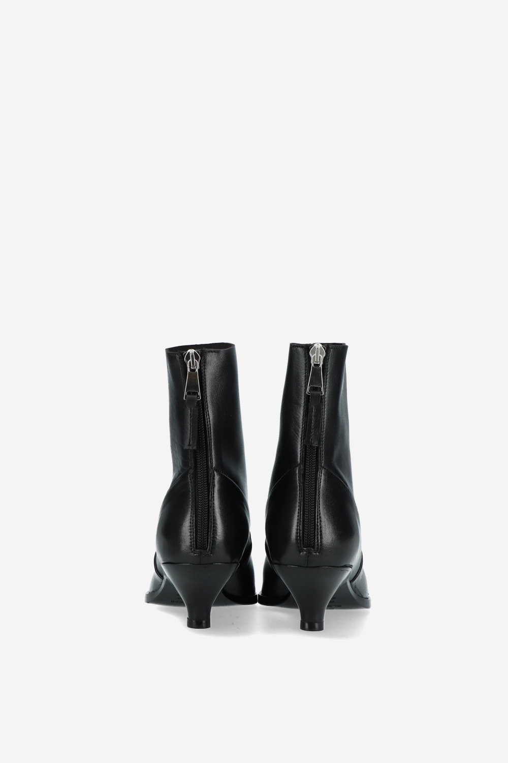 Pointed toe leather boots