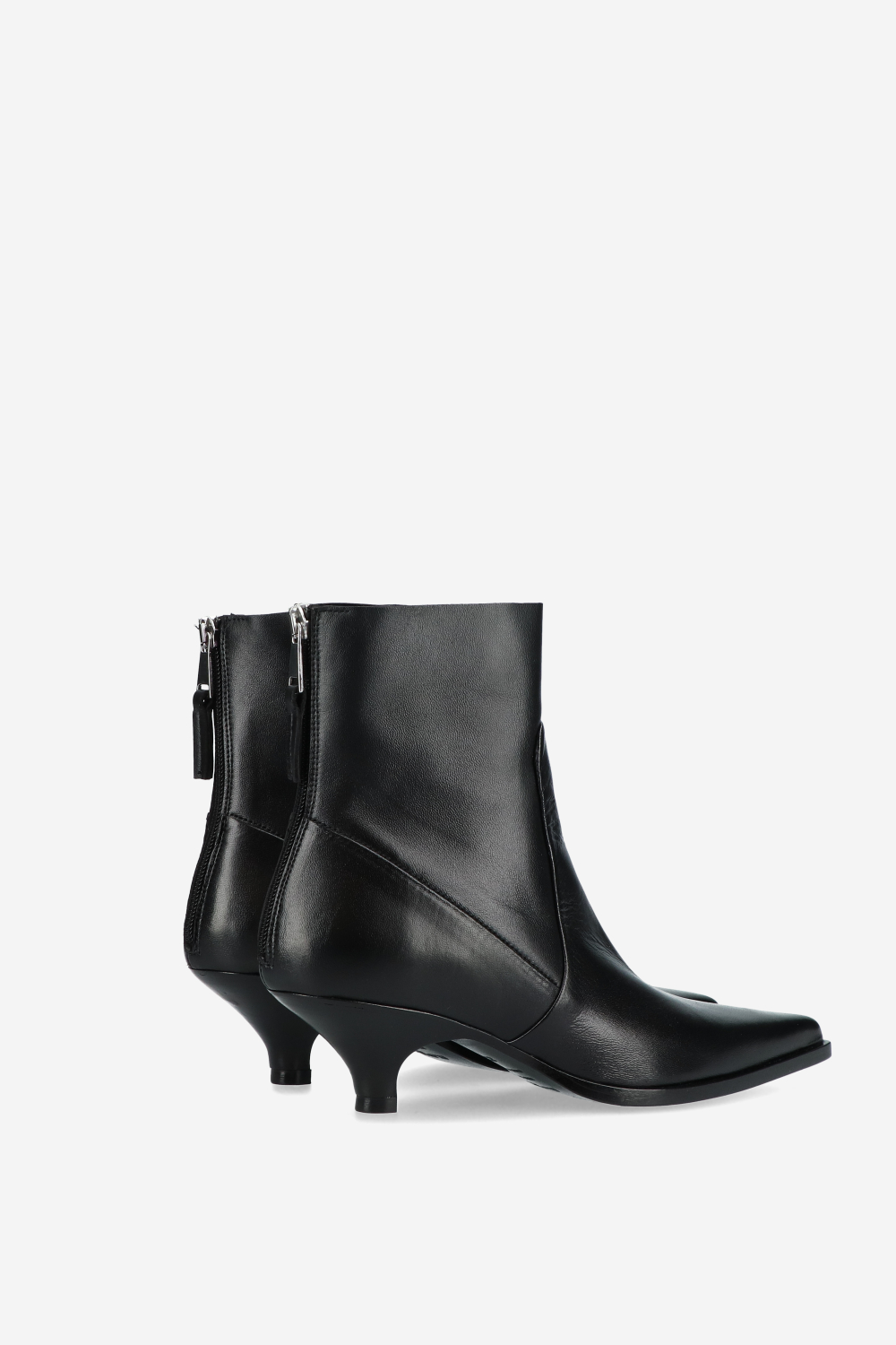 Pointed toe leather boots