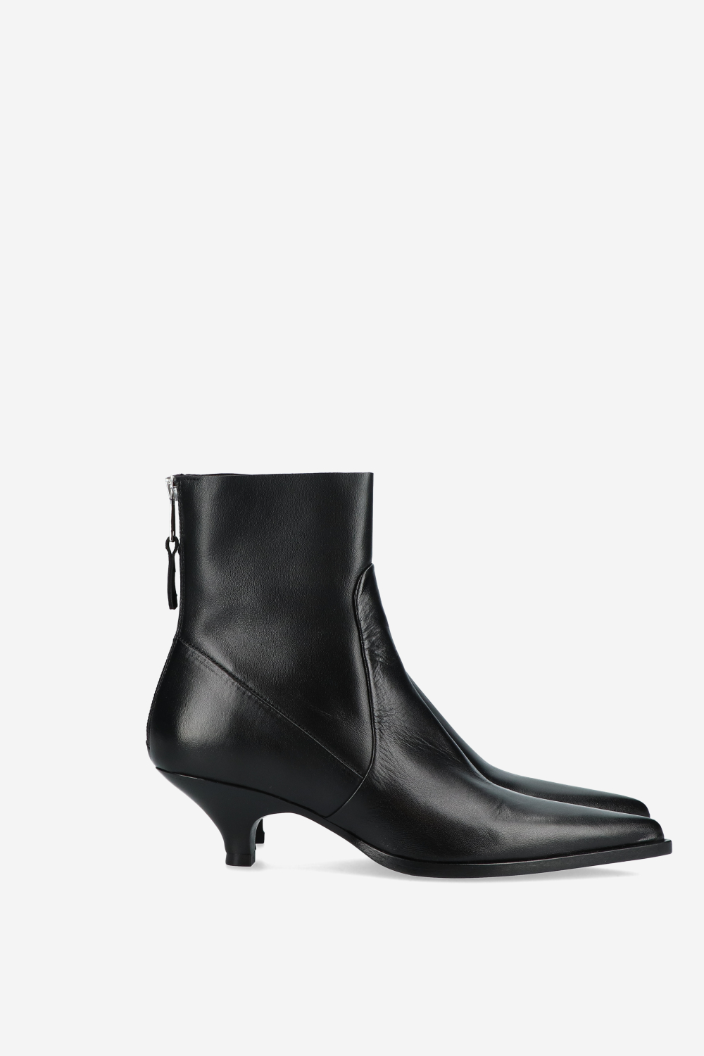 Pointed toe leather boots