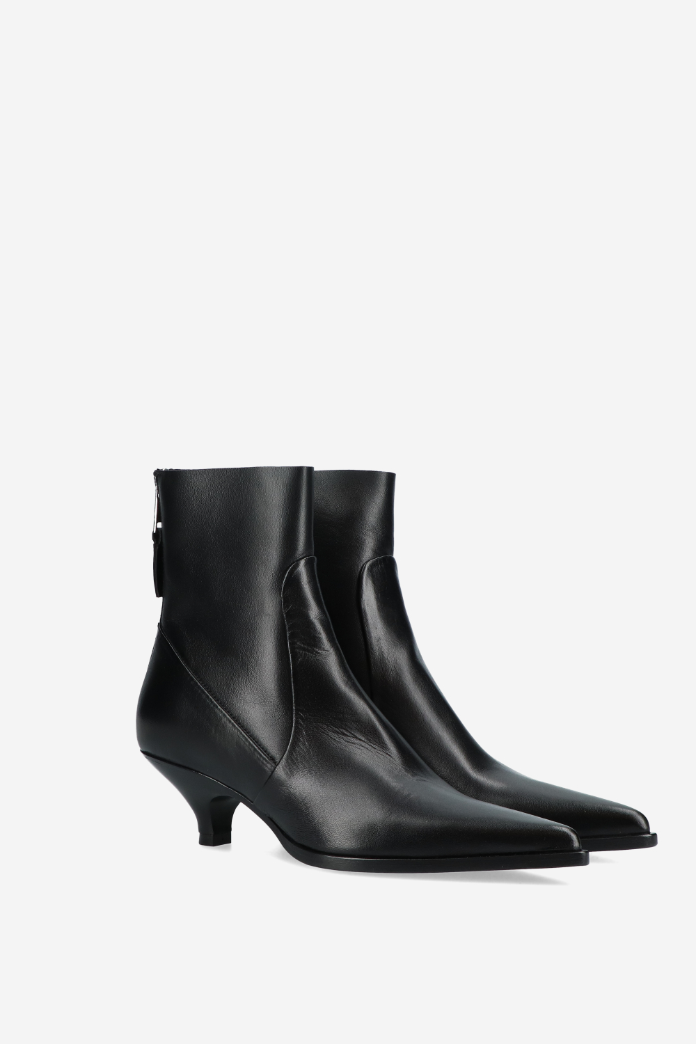 Pointed toe leather boots