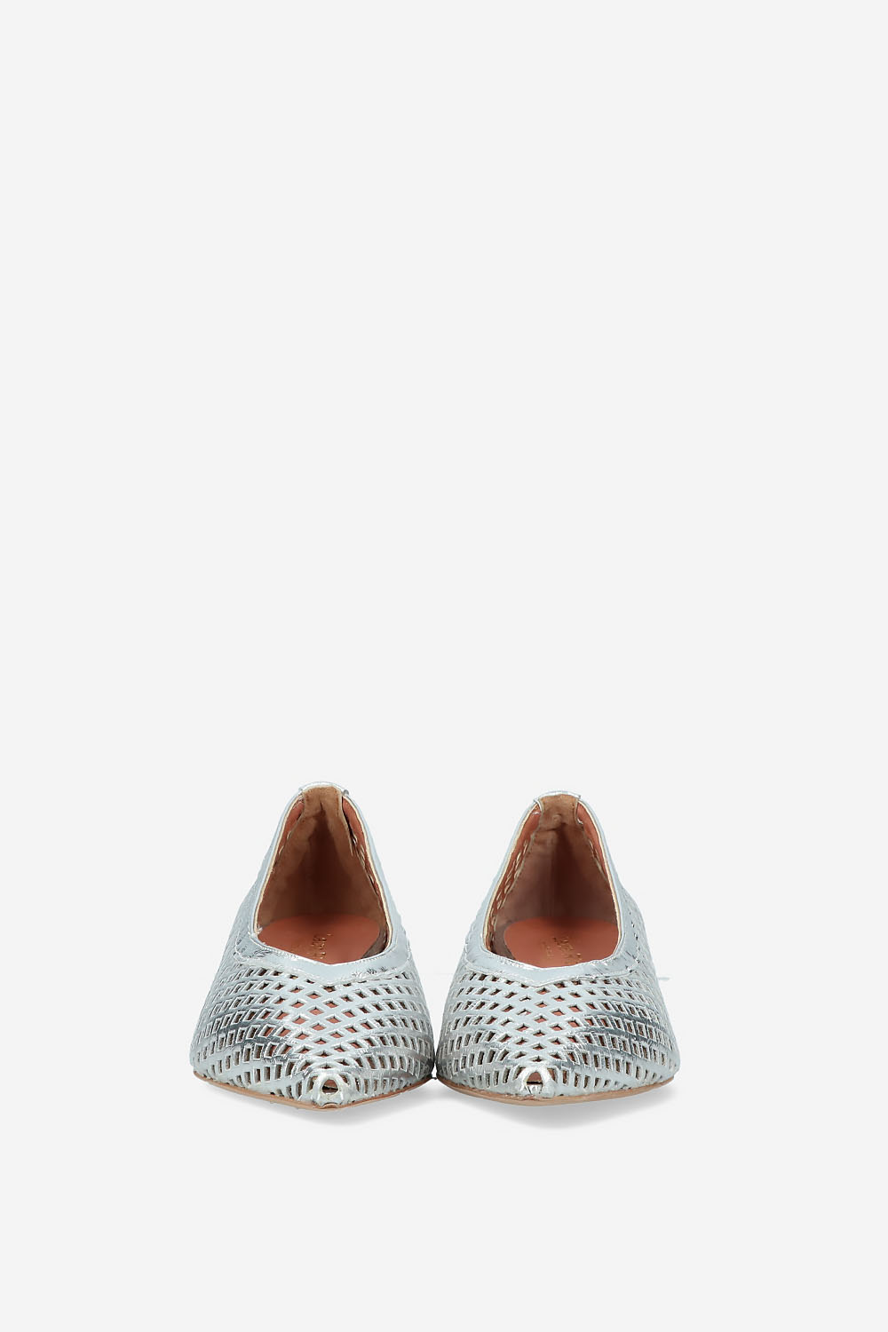 Perforated leather pumps