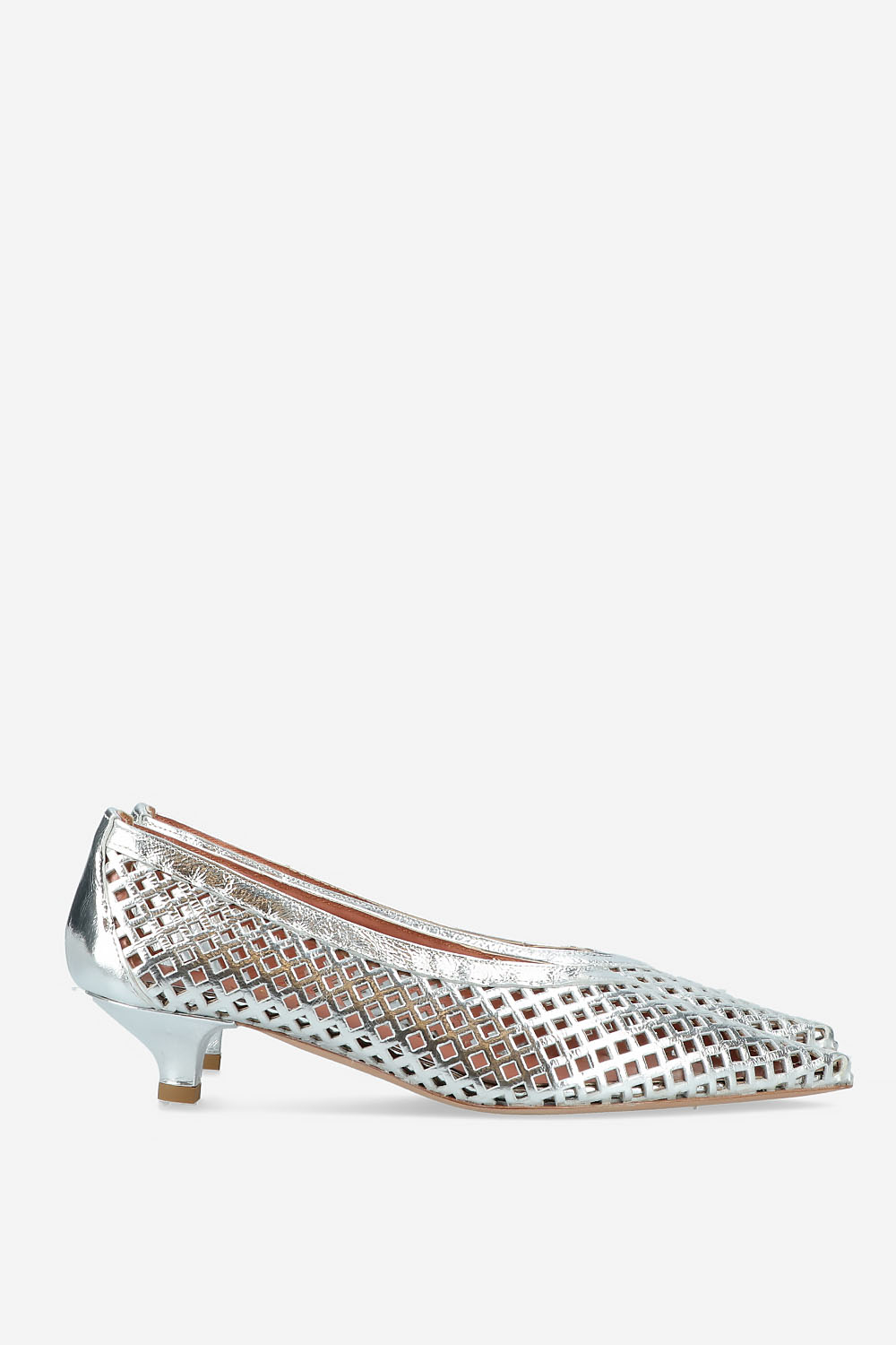 Perforated leather pumps