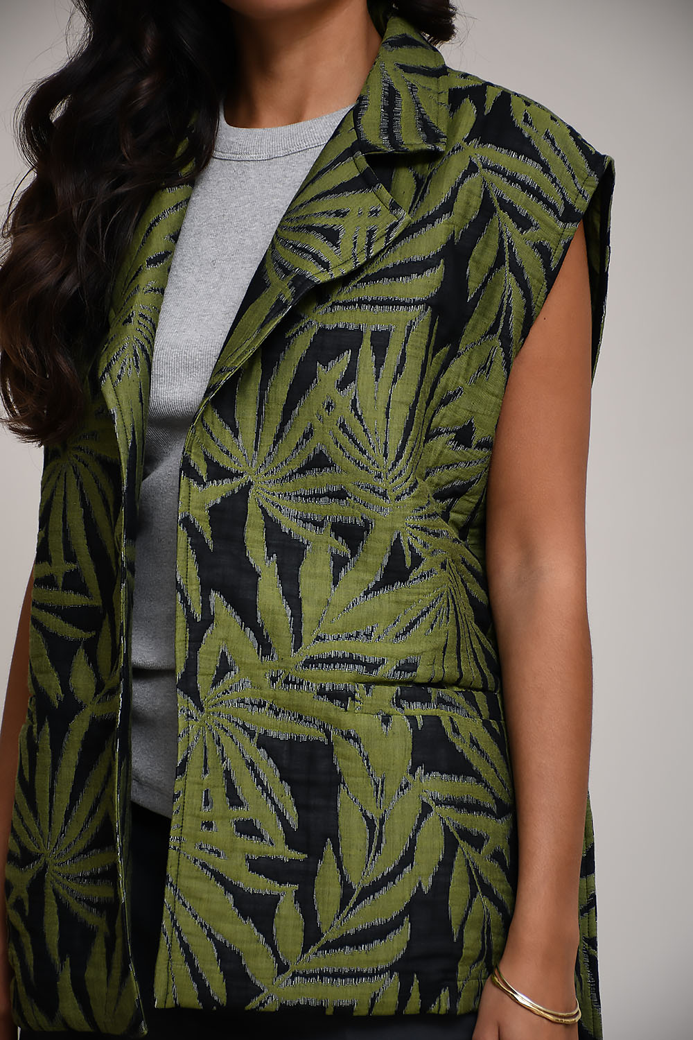 Hashy sleeveless blazer