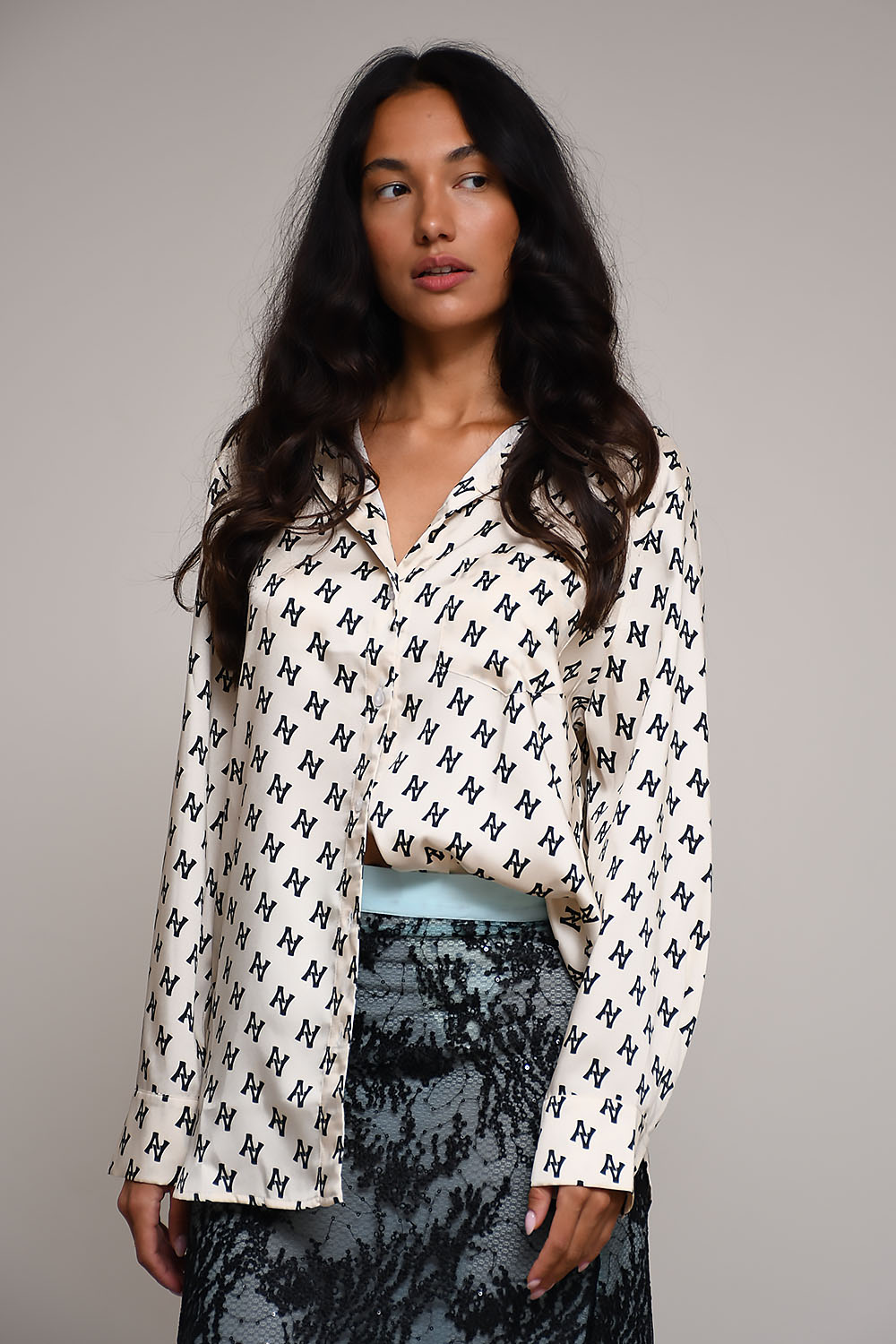 AVDW - AV logo shirt