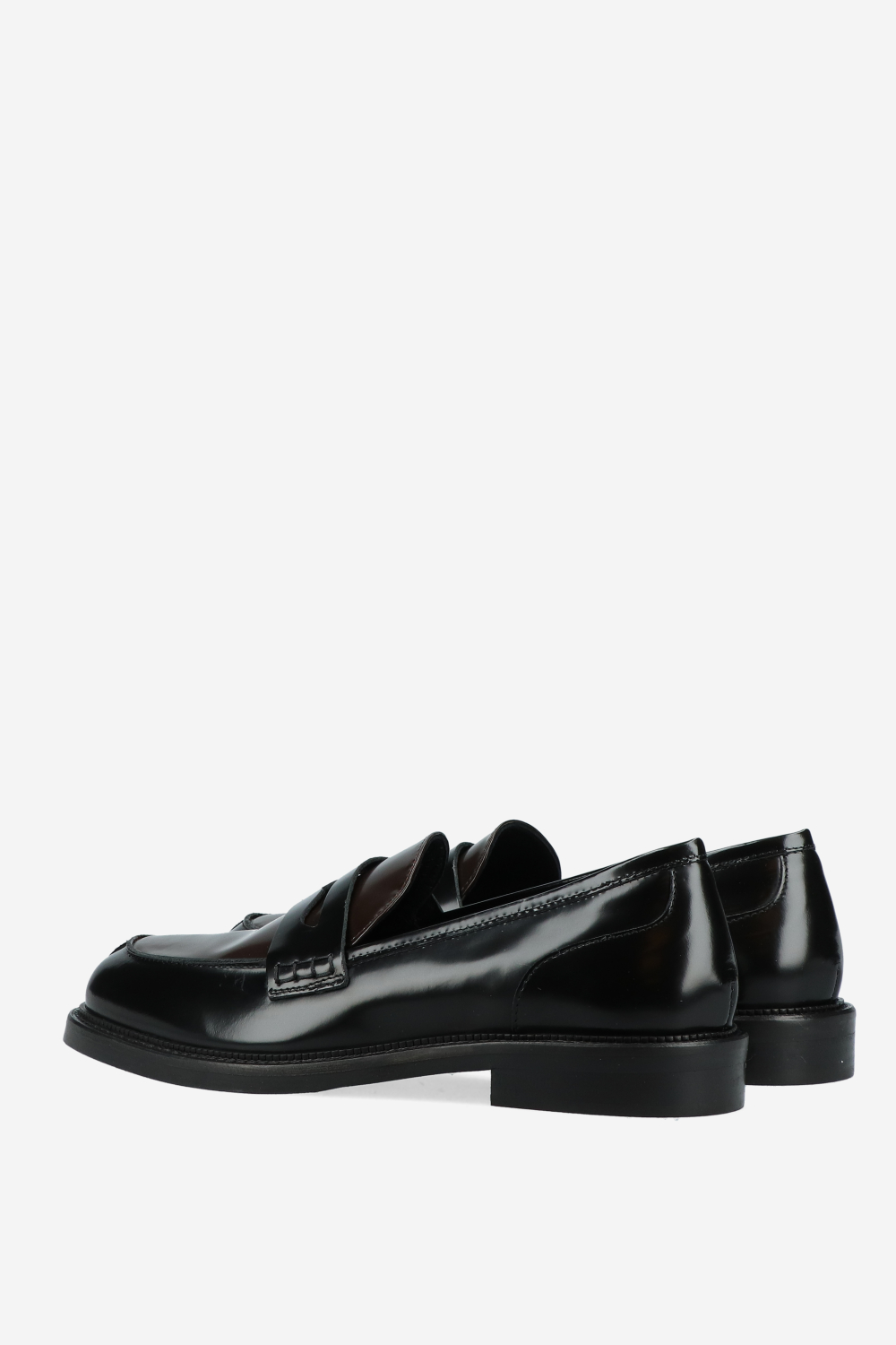Polished leather loafers