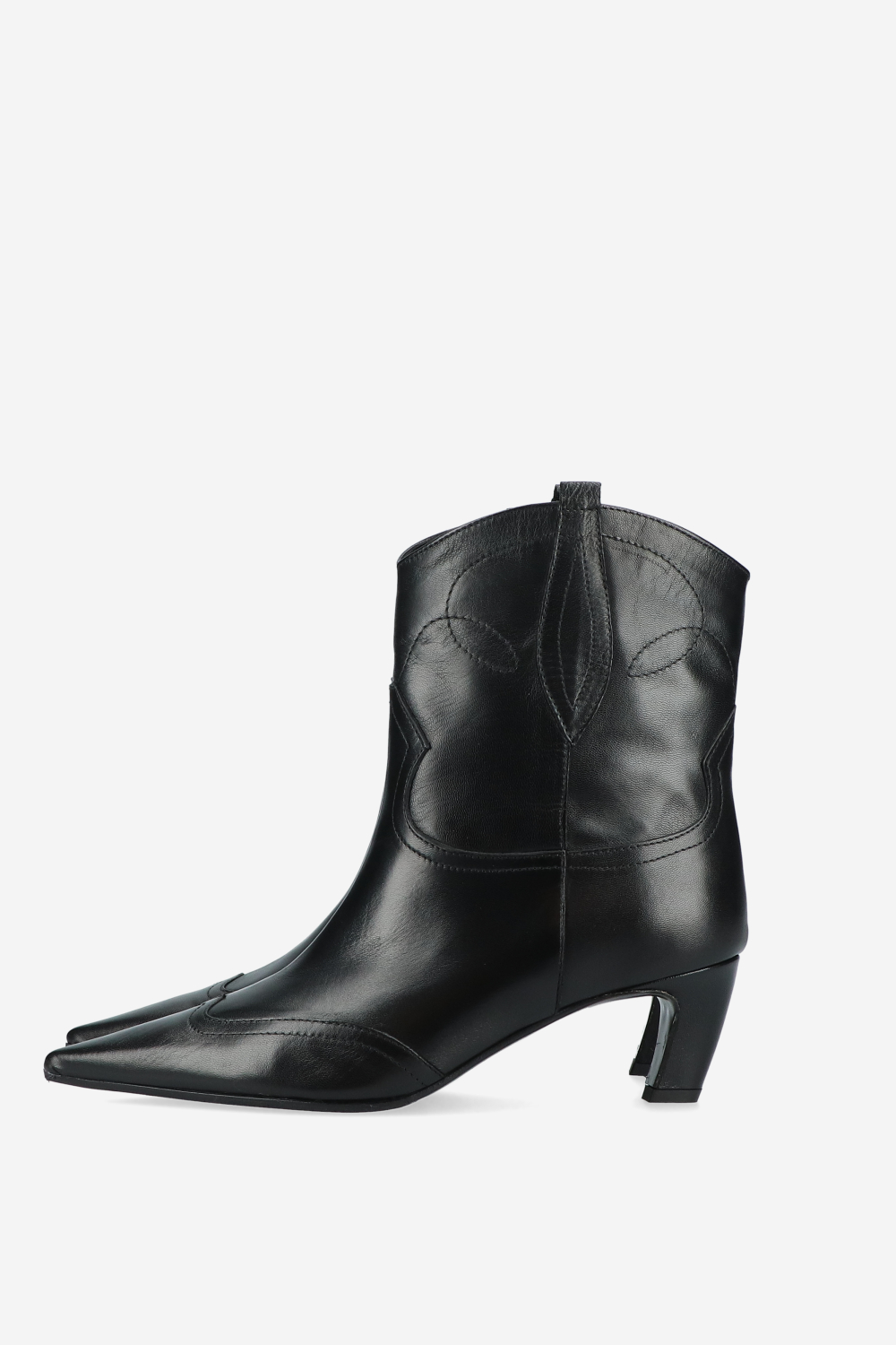 Pointed-toe leather boots