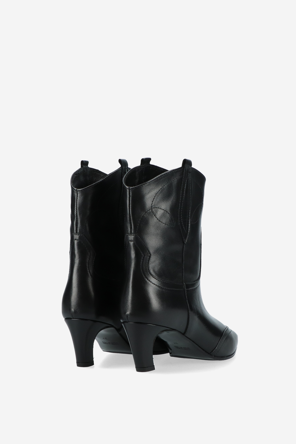 Pointed-toe leather boots