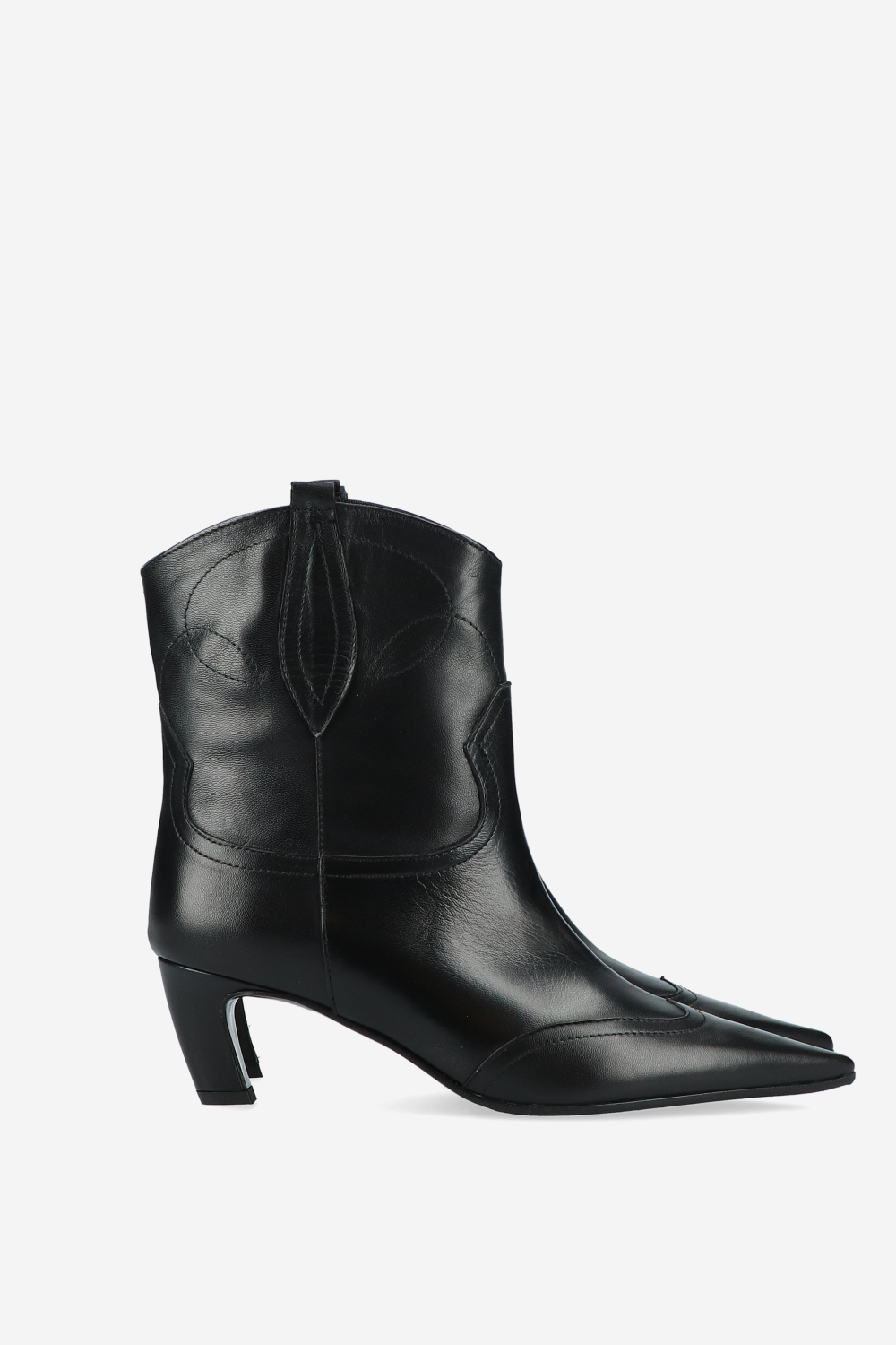 Pointed-toe leather boots