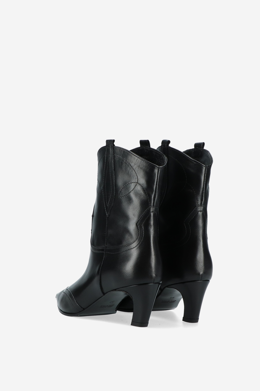 Pointed-toe leather boots