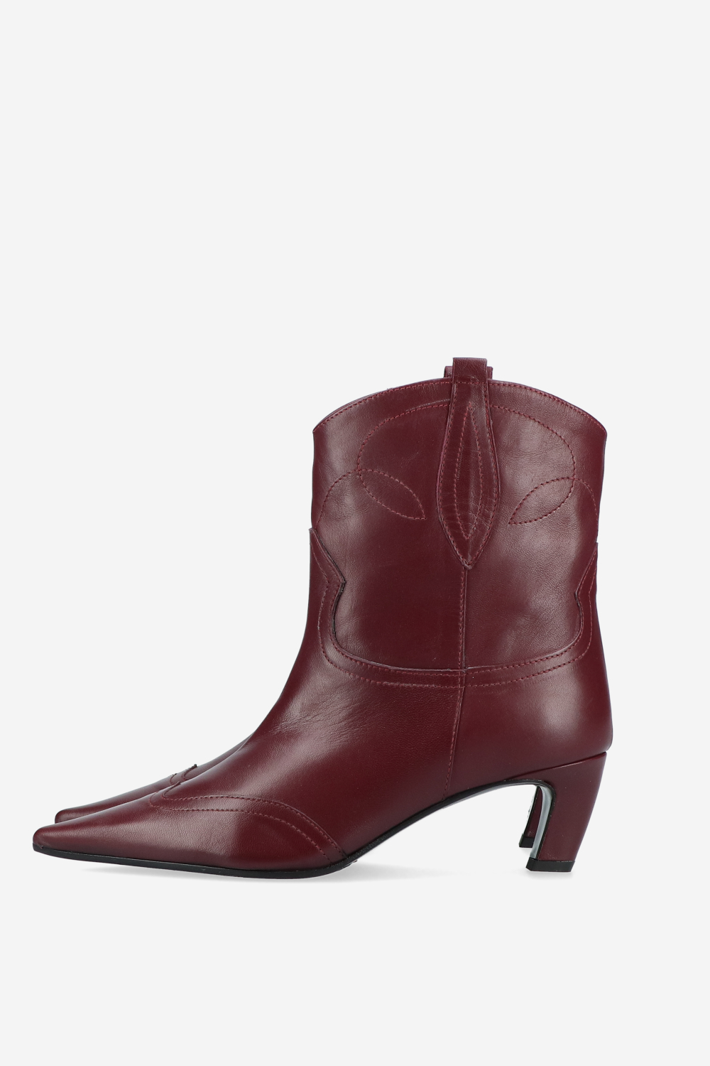 Pointed-toe leather boots