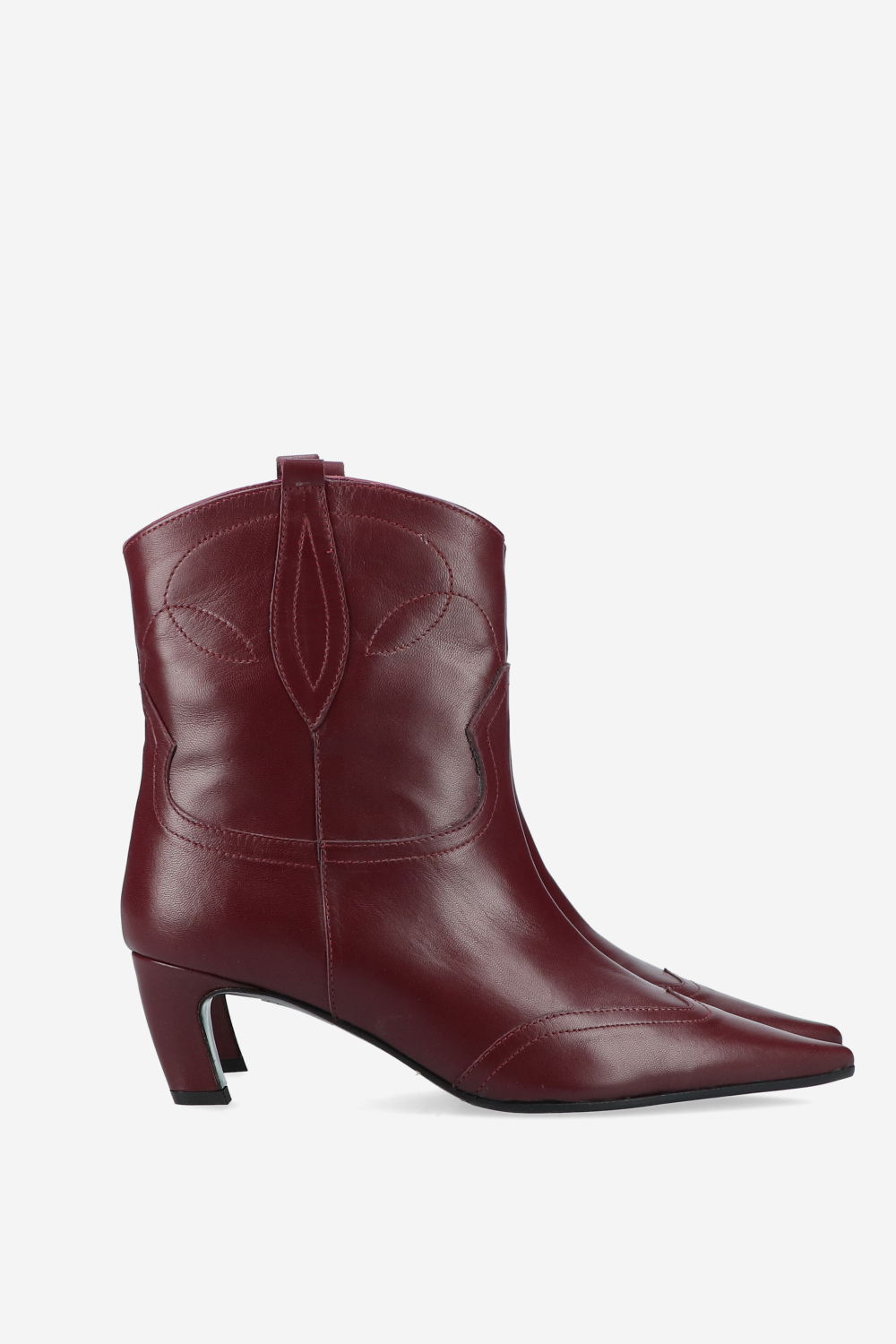 Pointed-toe leather boots