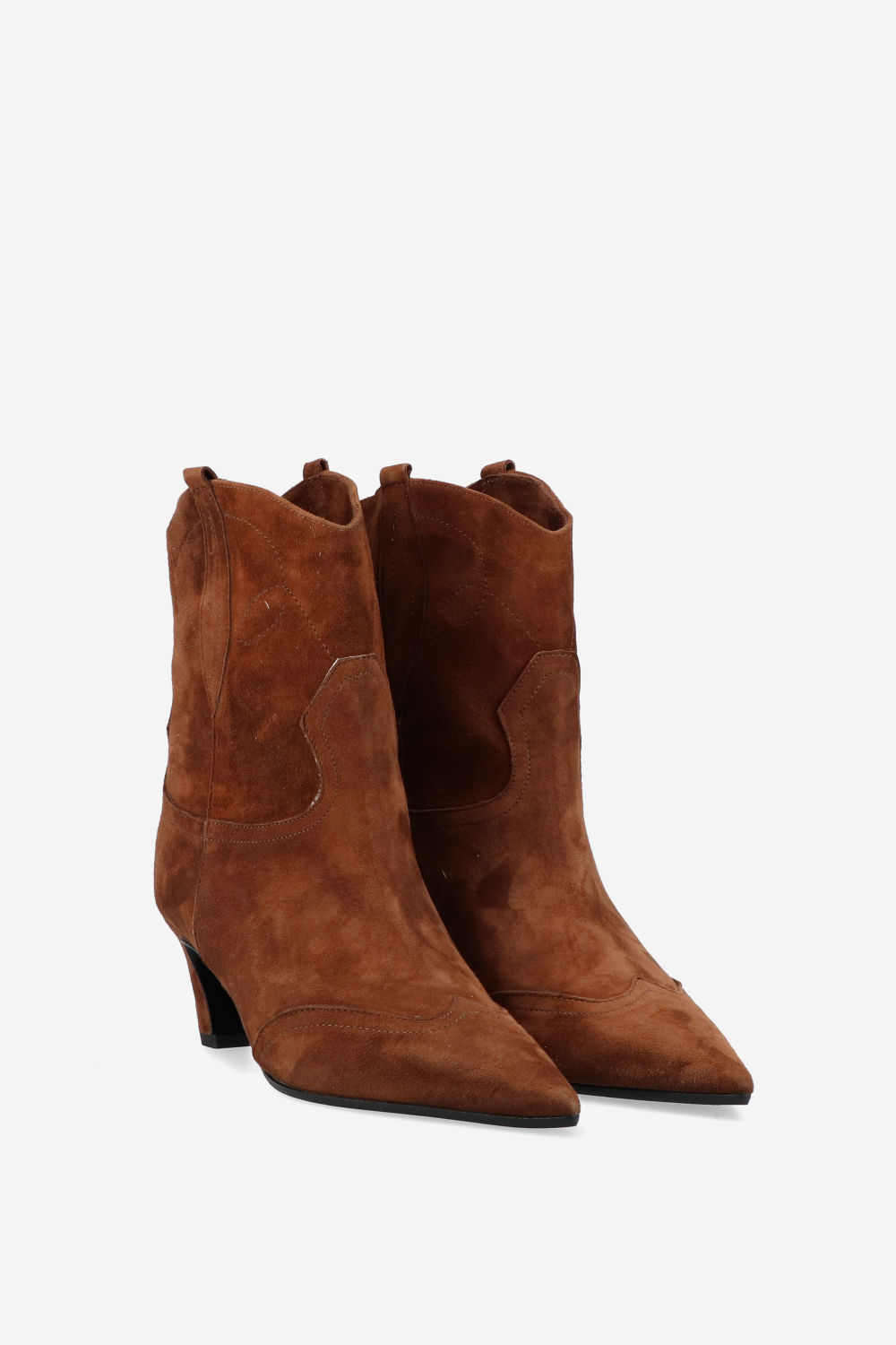 Pointed-toe suede boots