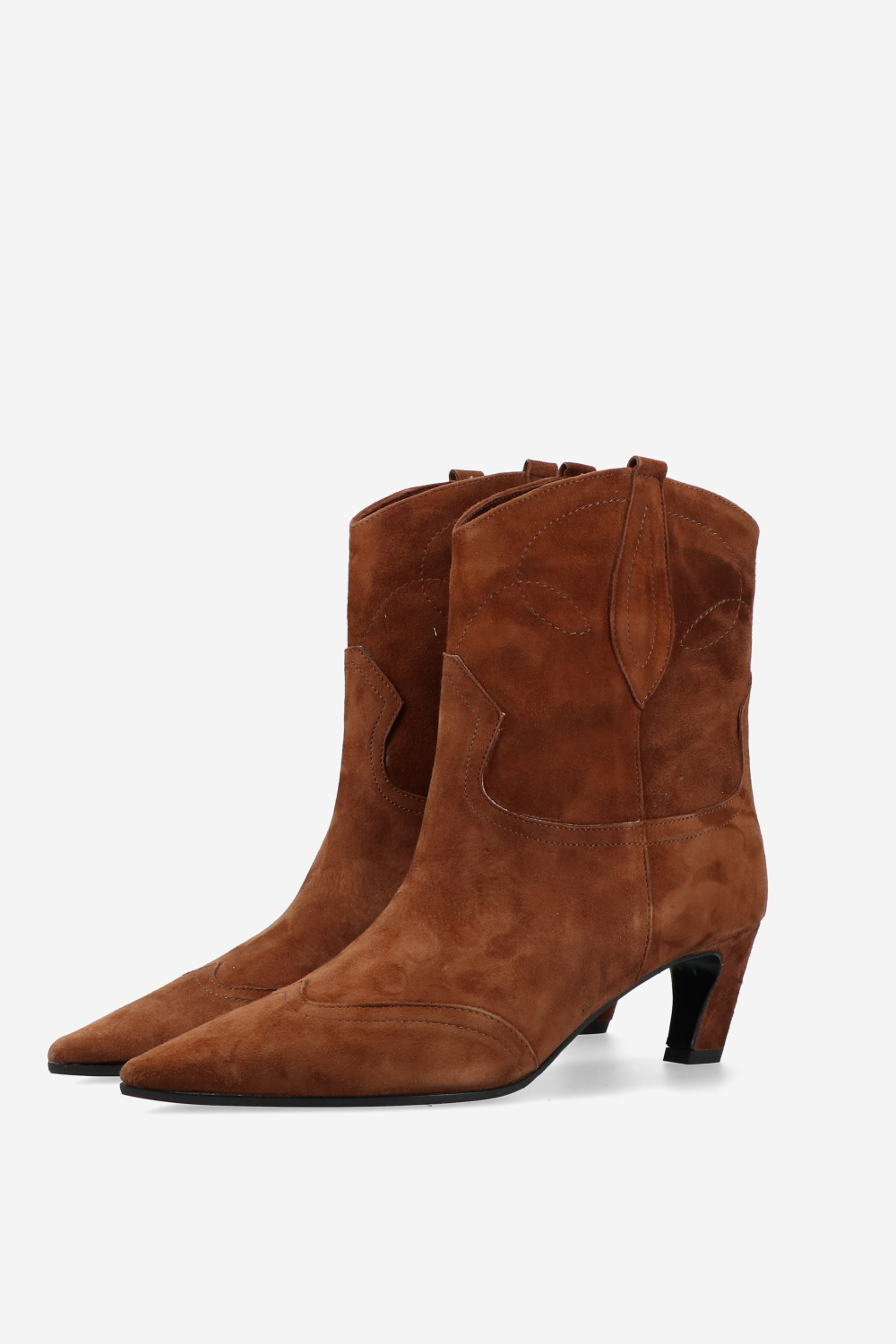 Pointed-toe suede boots