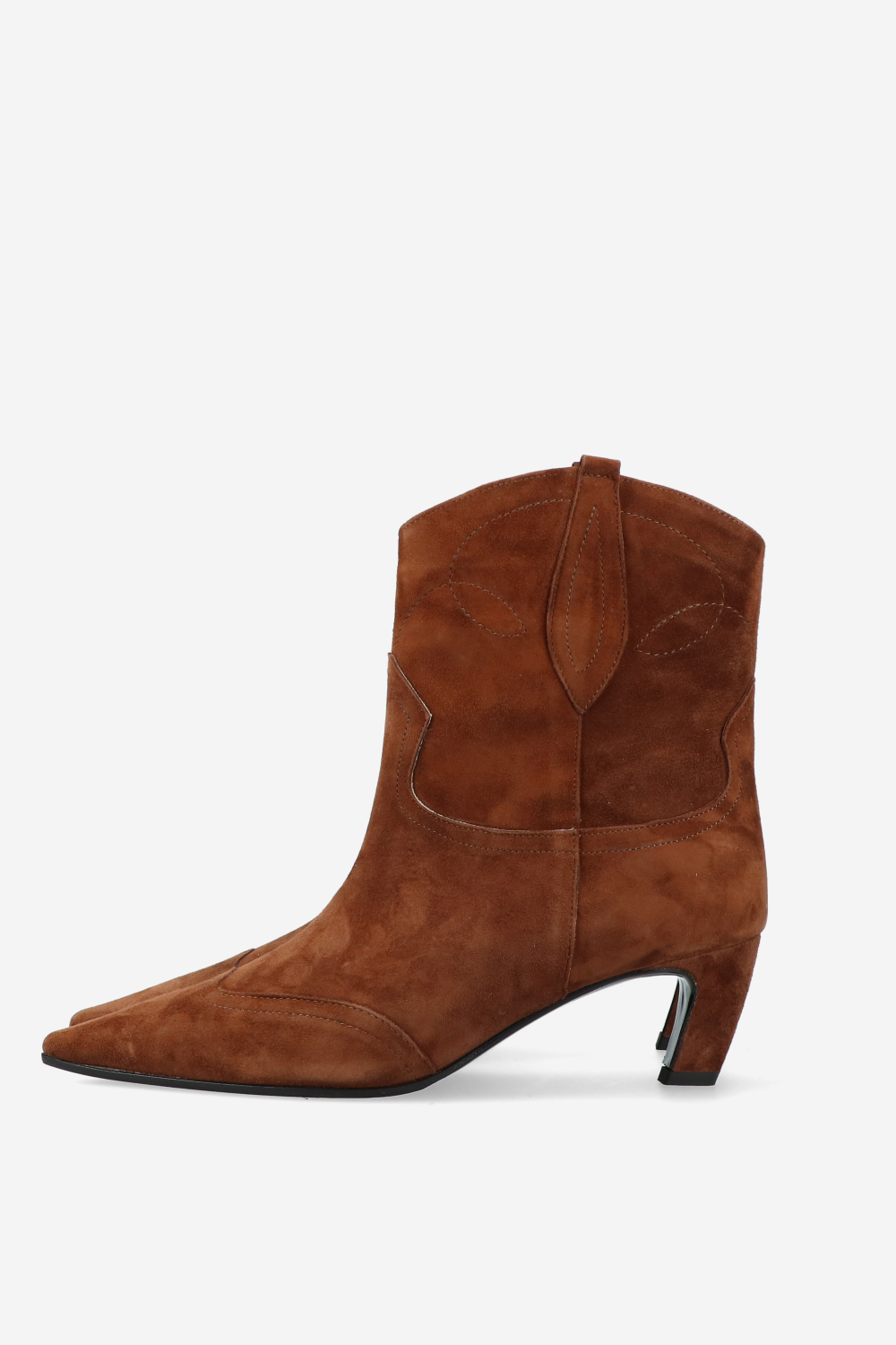 Pointed-toe suede boots