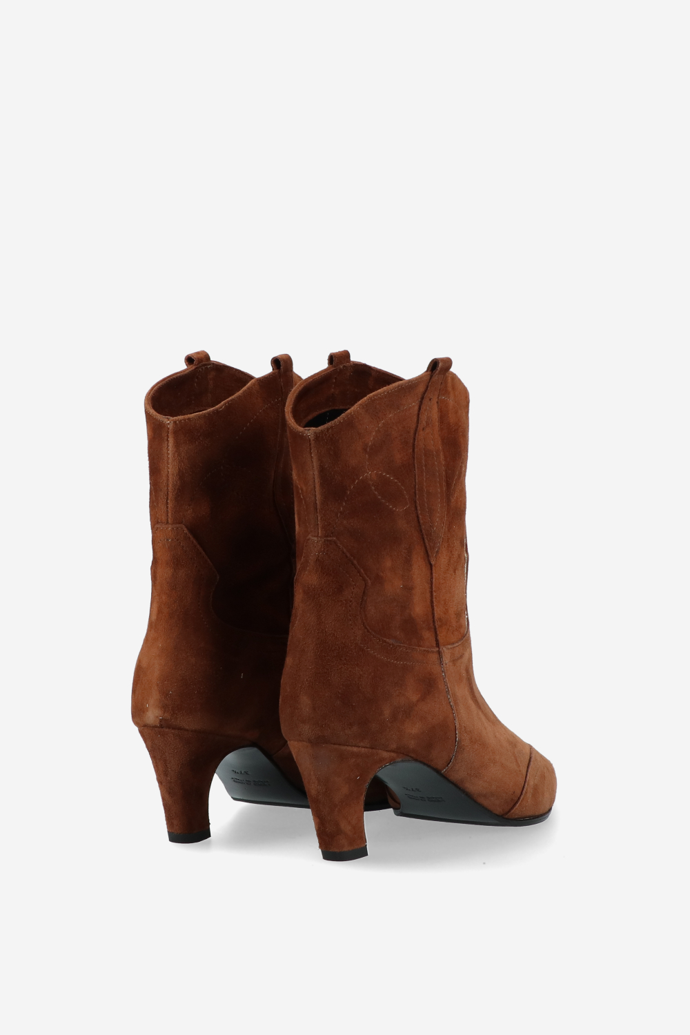 Pointed-toe suede boots
