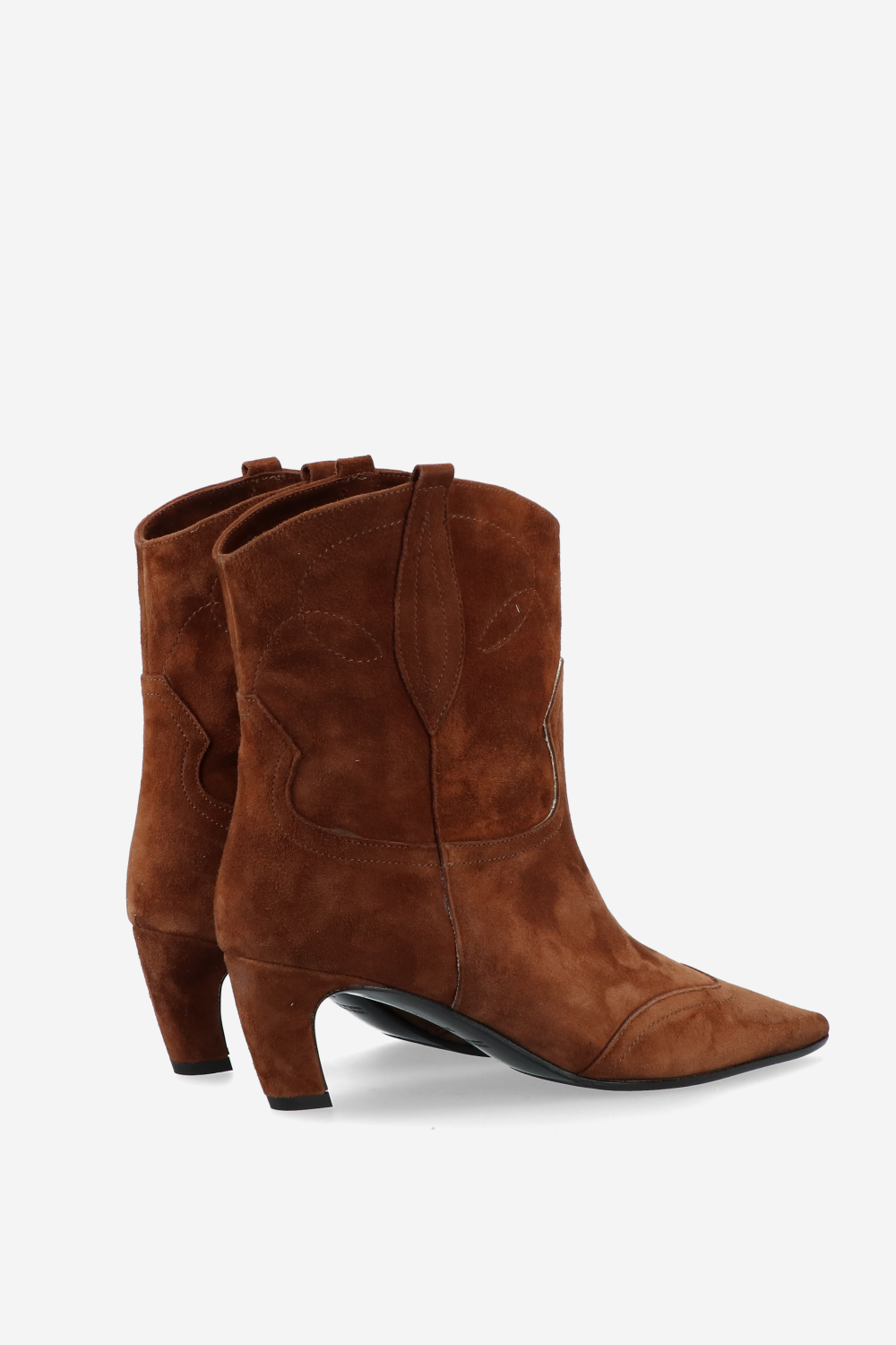 Pointed-toe suede boots