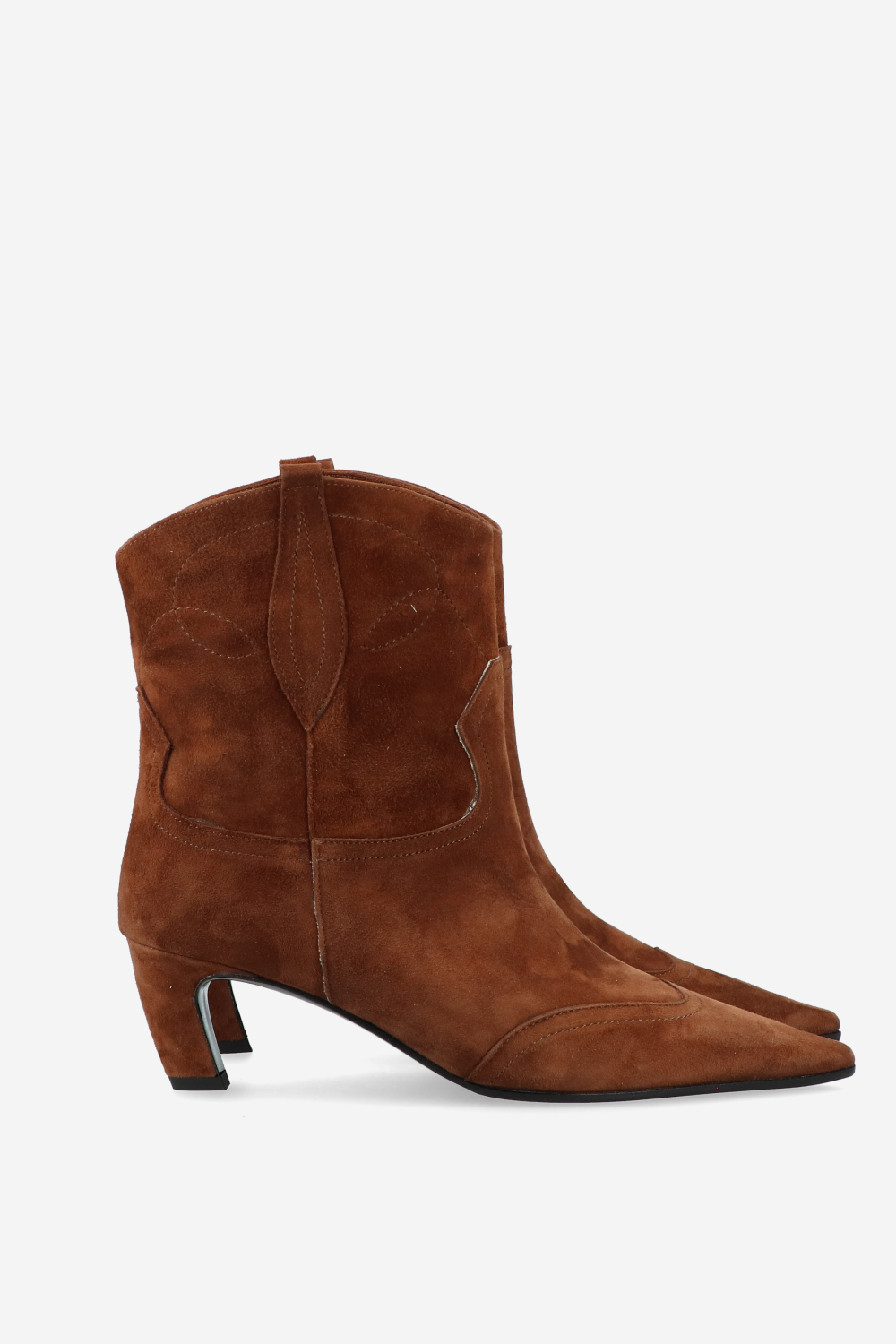 Pointed-toe suede boots