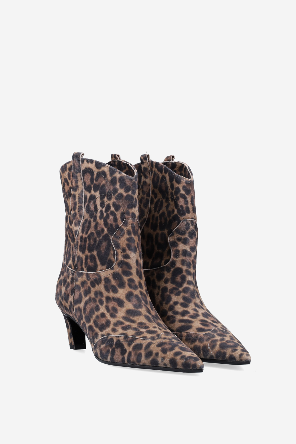 Pointed-toe suede boots