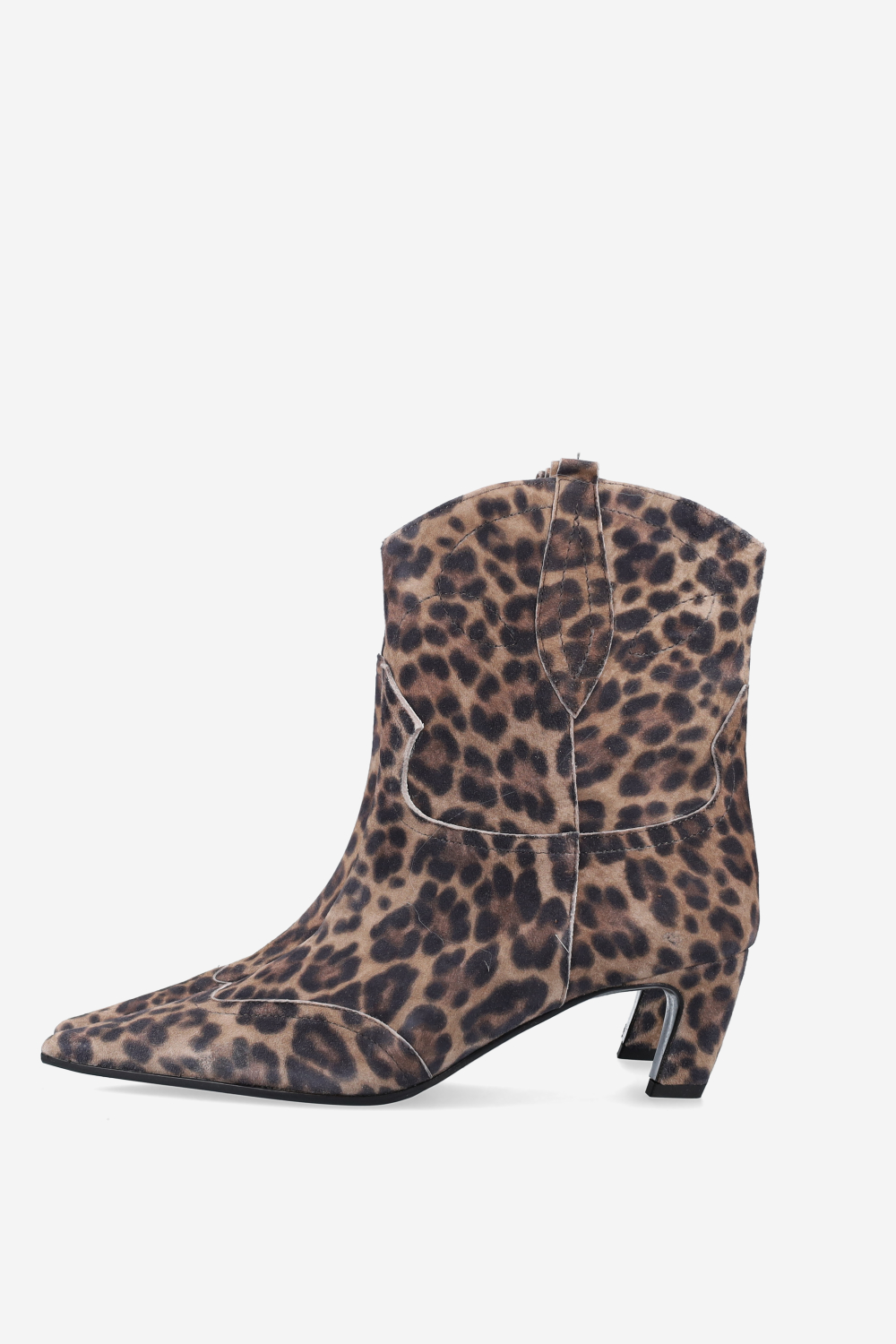 Pointed-toe suede boots