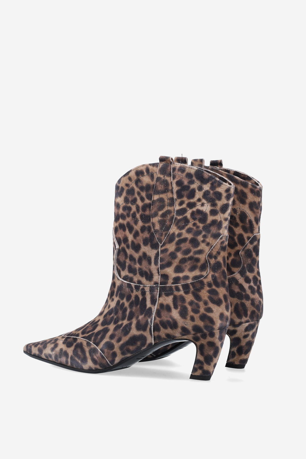 Pointed-toe suede boots