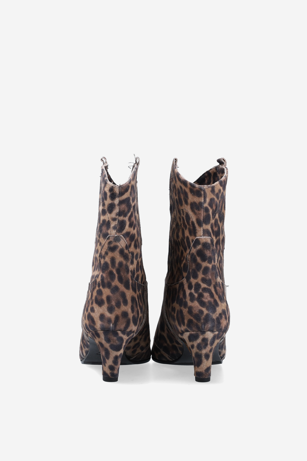 Pointed-toe suede boots