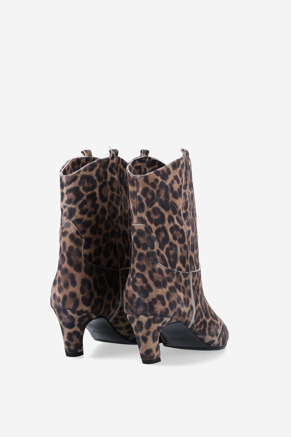 Pointed-toe suede boots