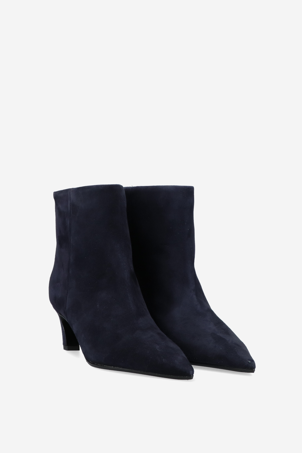 Pointed-toe suede ankle boots