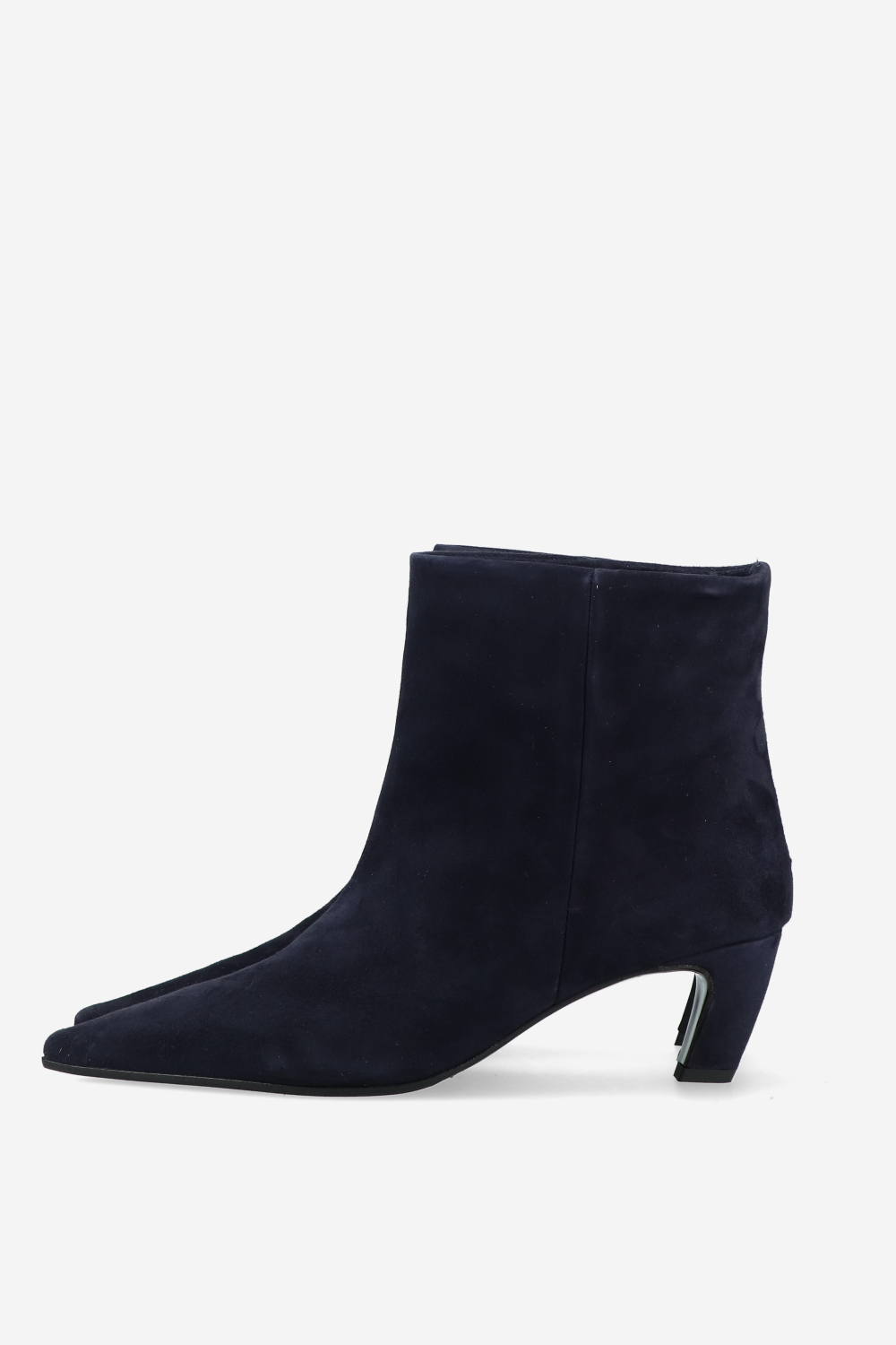 Pointed-toe suede ankle boots