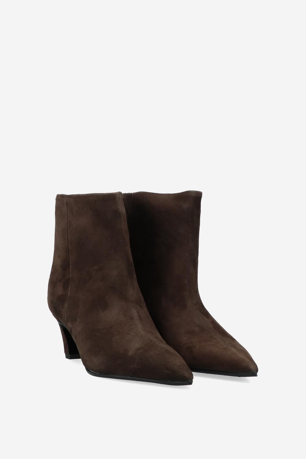 Pointed-toe suede ankle boots