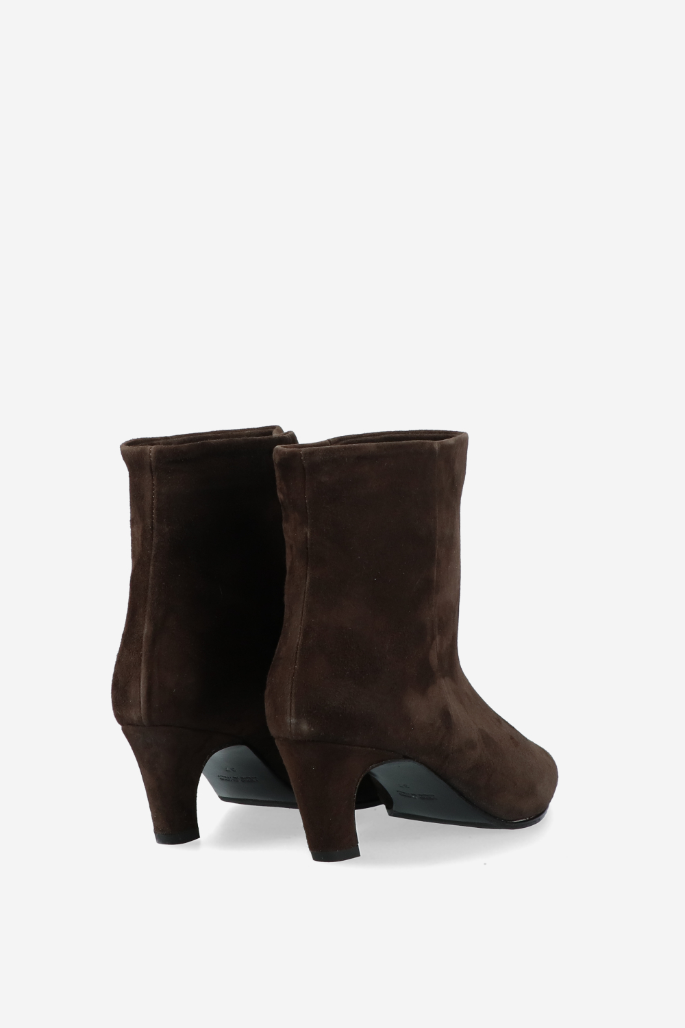 Pointed-toe suede ankle boots