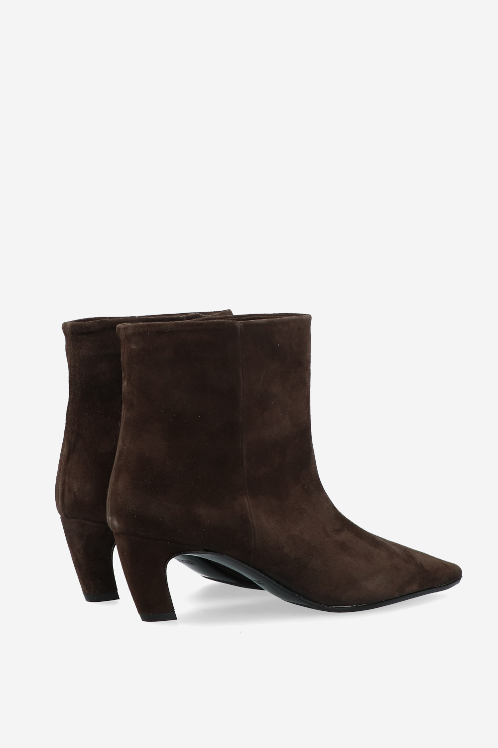 Pointed-toe suede ankle boots