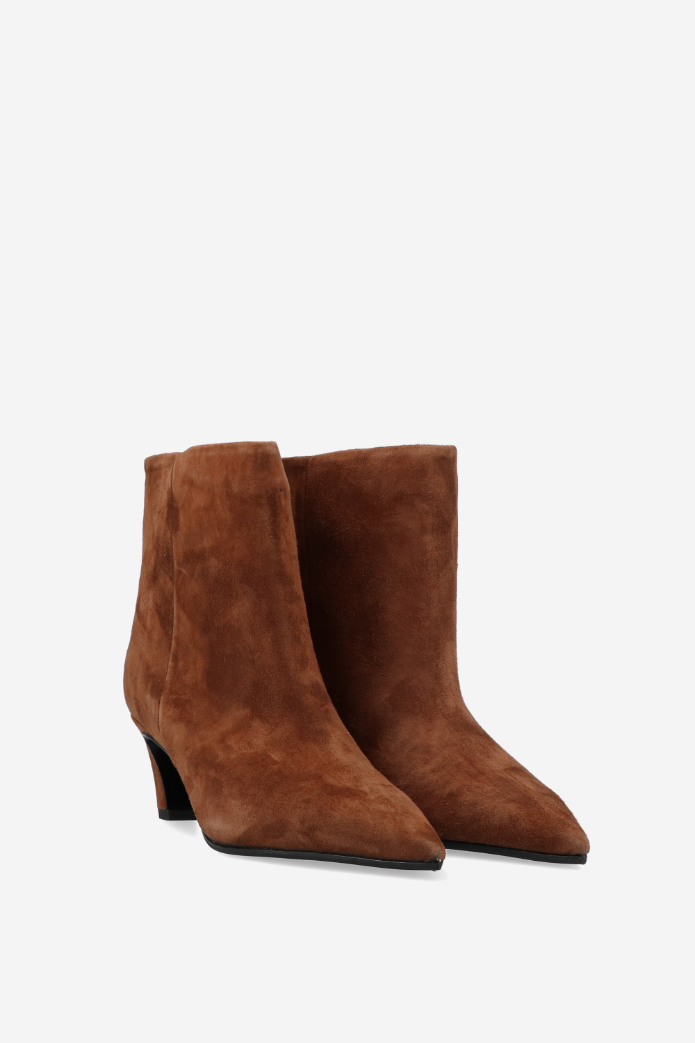 Pointed-toe suede ankle boots