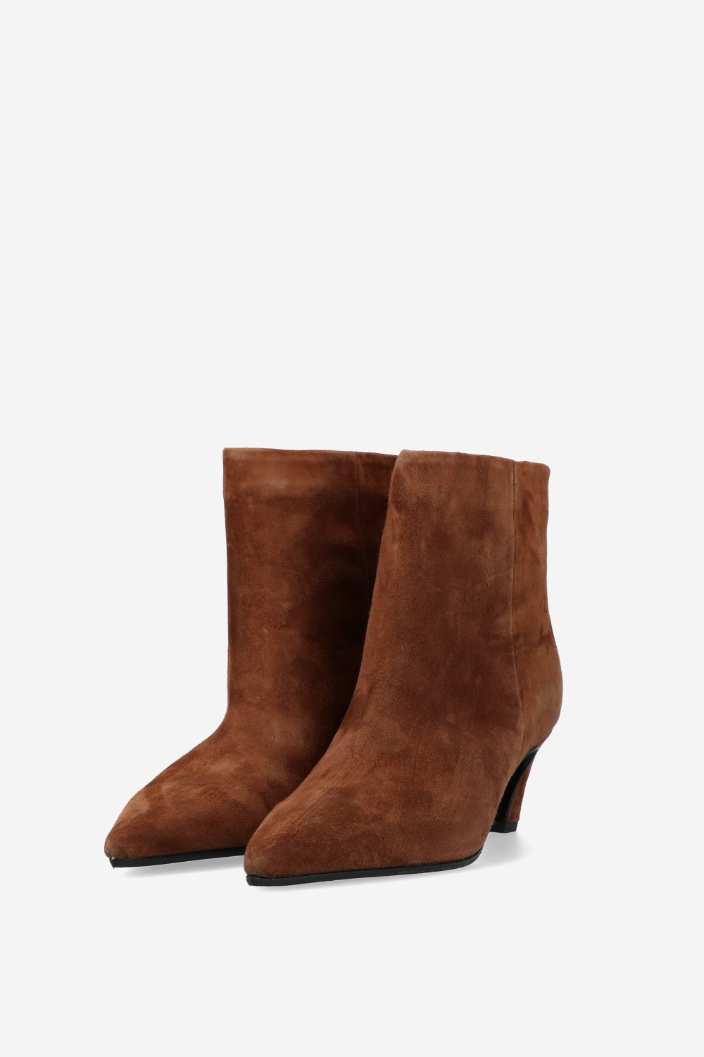 Pointed-toe suede ankle boots