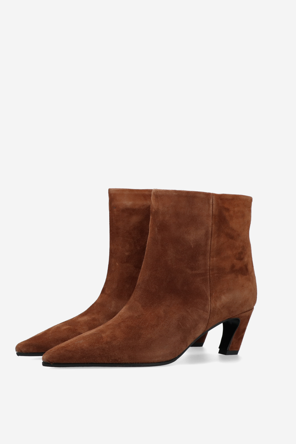 Pointed-toe suede ankle boots