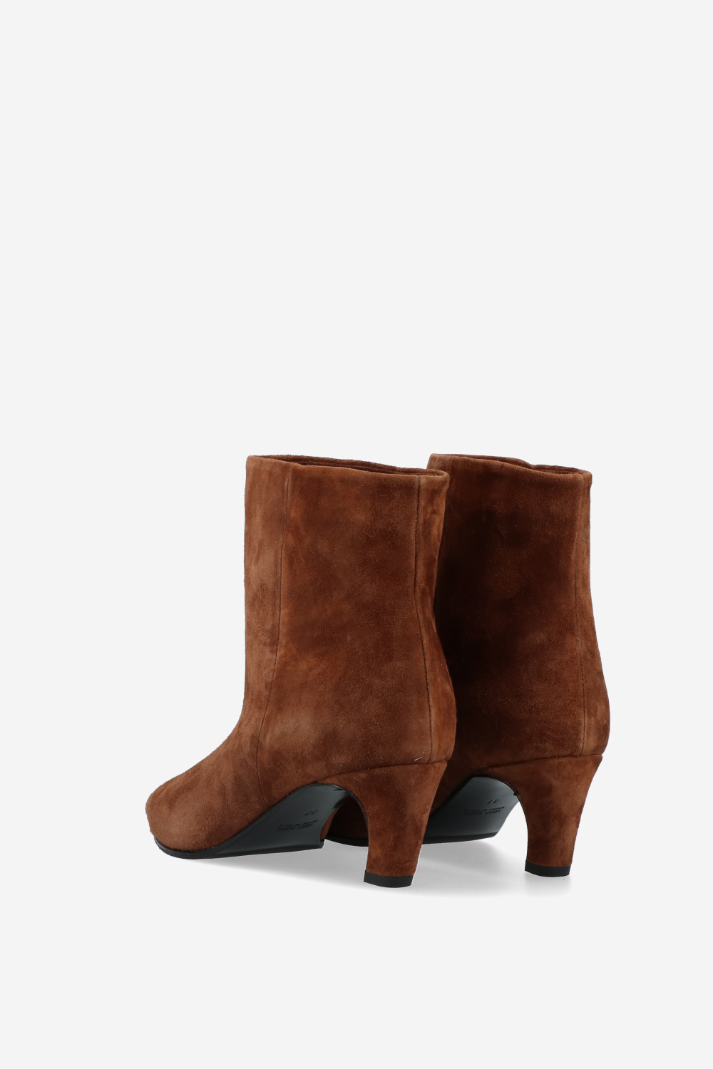 Pointed-toe suede ankle boots