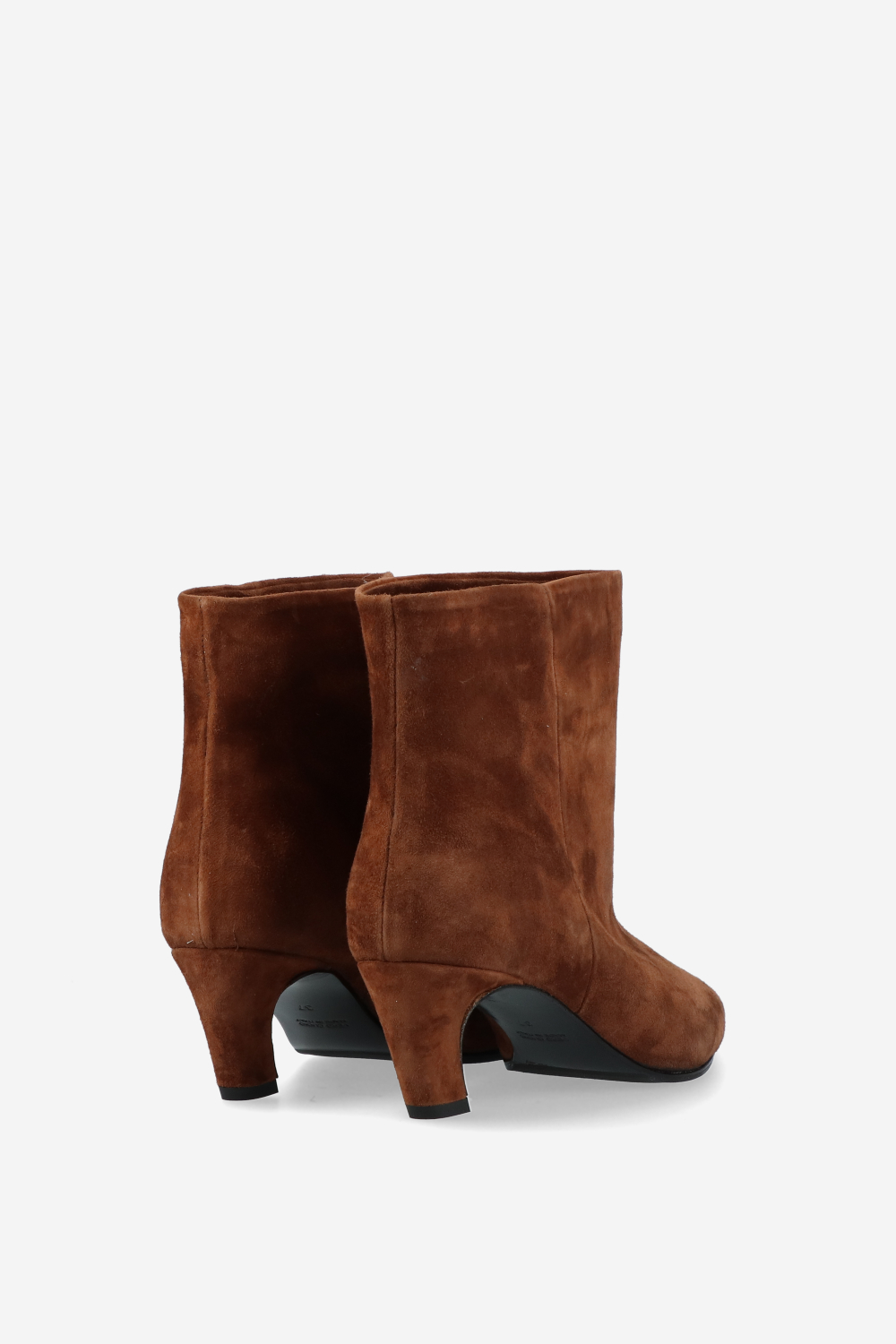 Pointed-toe suede ankle boots