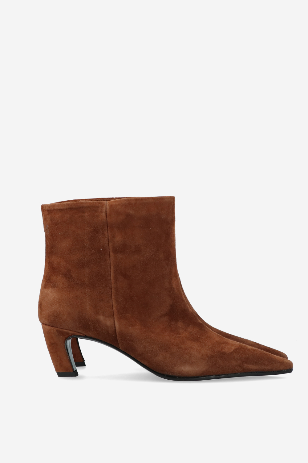 Pointed-toe suede ankle boots