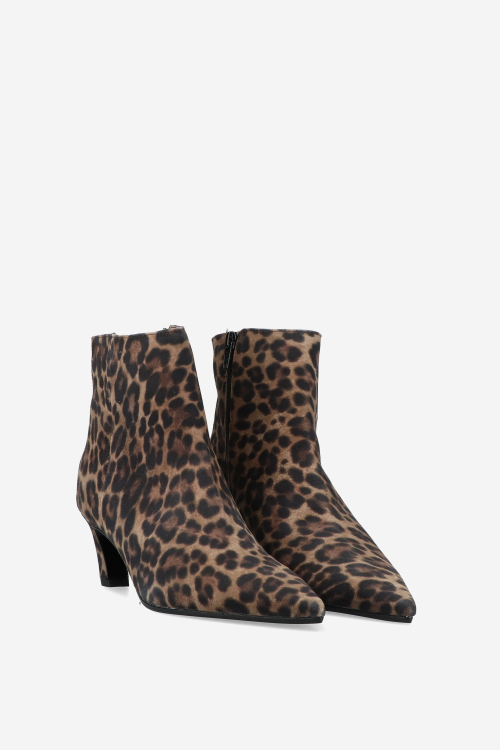 Pointed-toe suede ankle boots