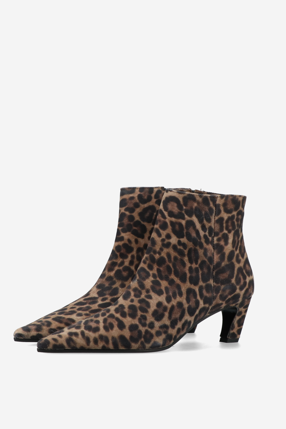 Pointed-toe suede ankle boots