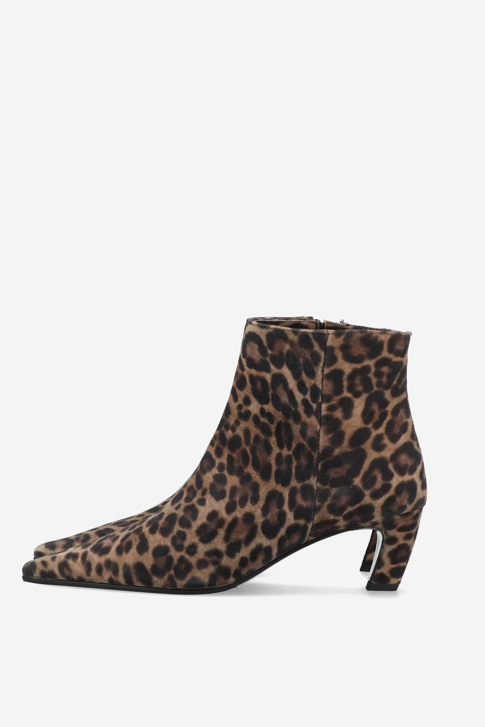 Pointed-toe suede ankle boots