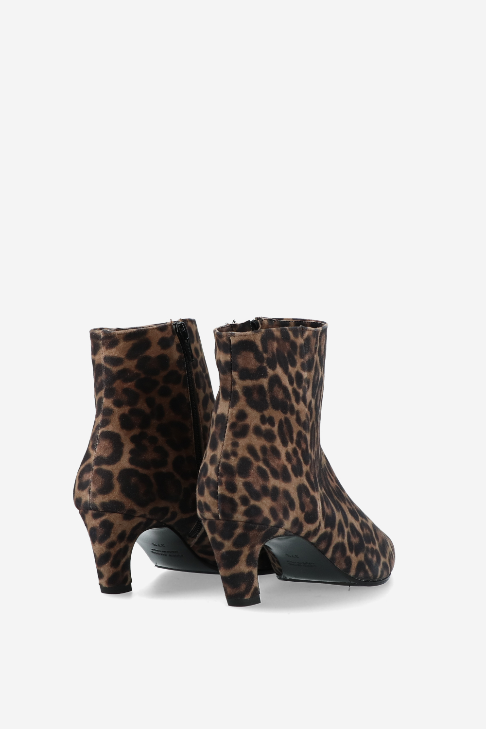 Pointed-toe suede ankle boots