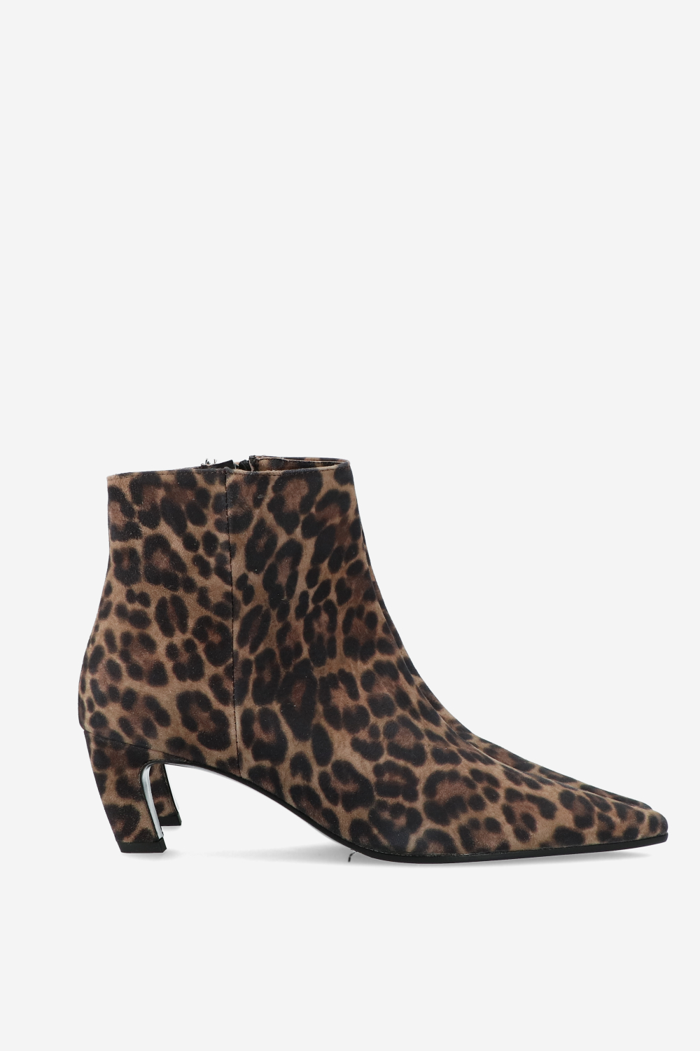 Pointed-toe suede ankle boots