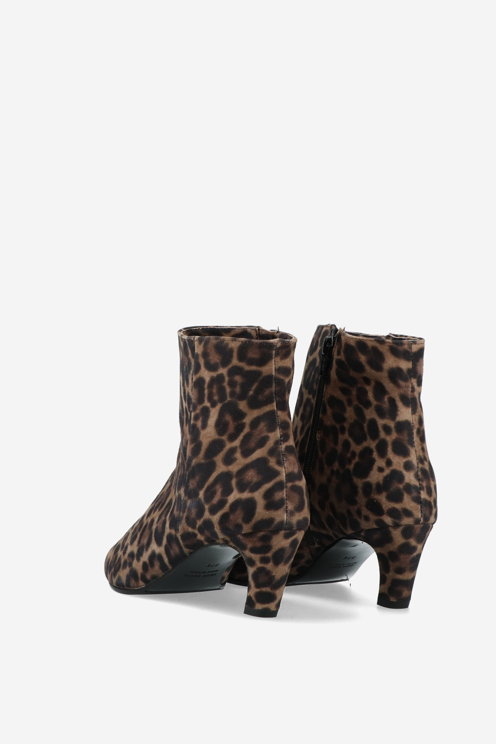 Pointed-toe suede ankle boots