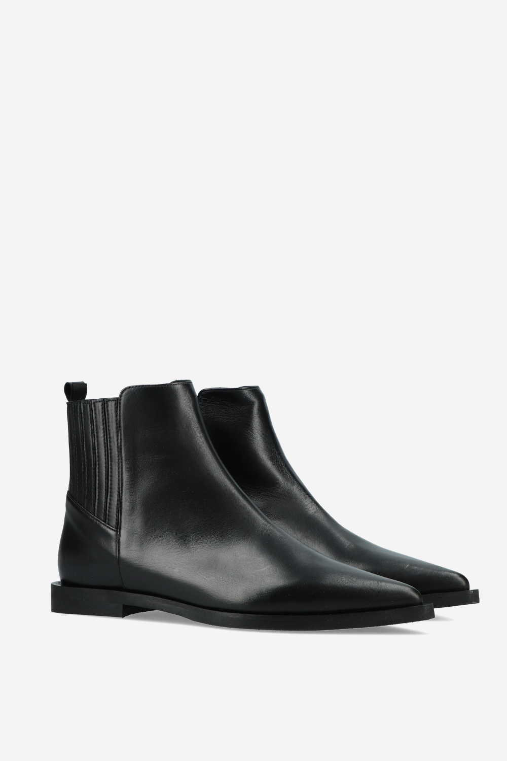Pointed-toe leather boots