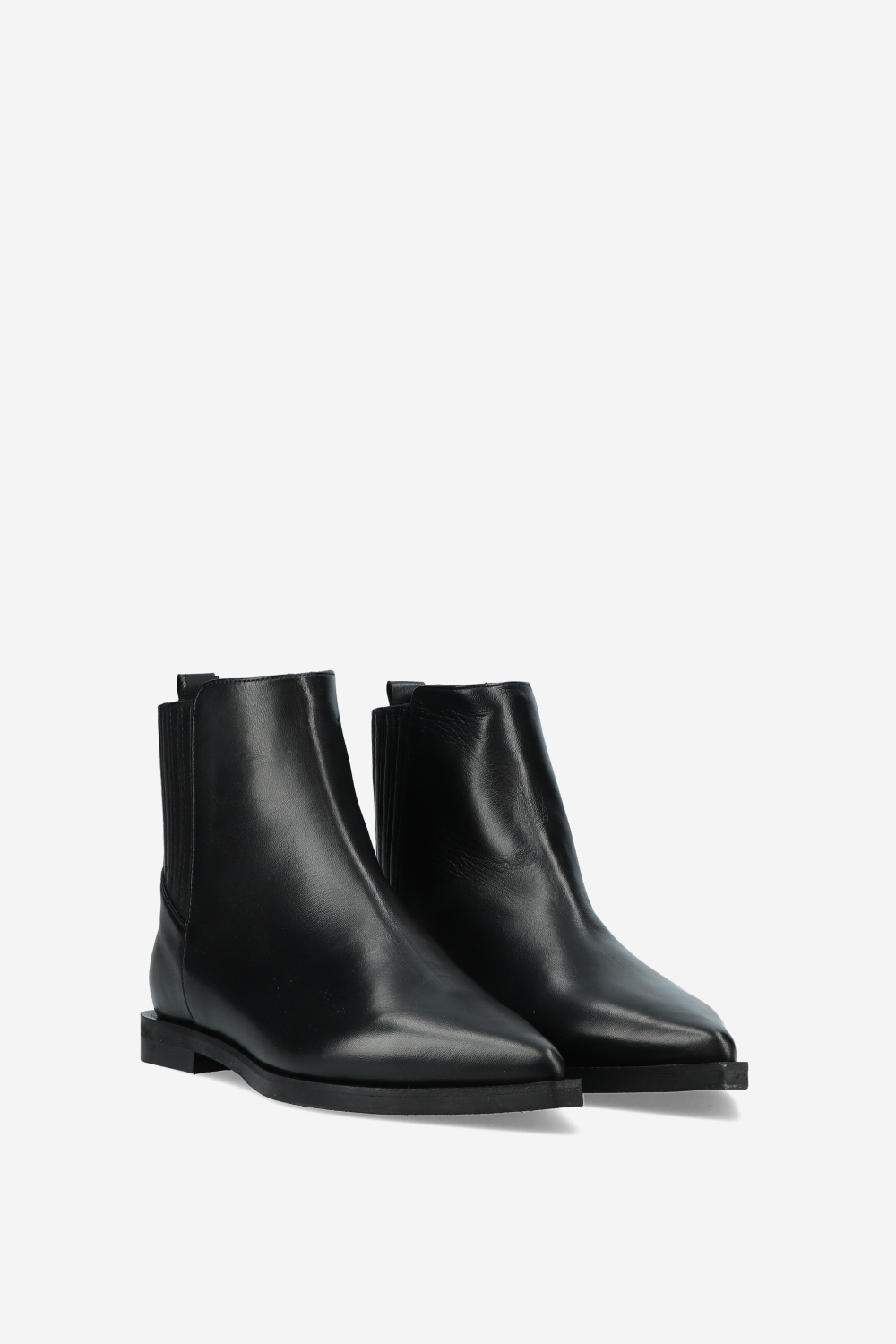 Pointed-toe leather boots