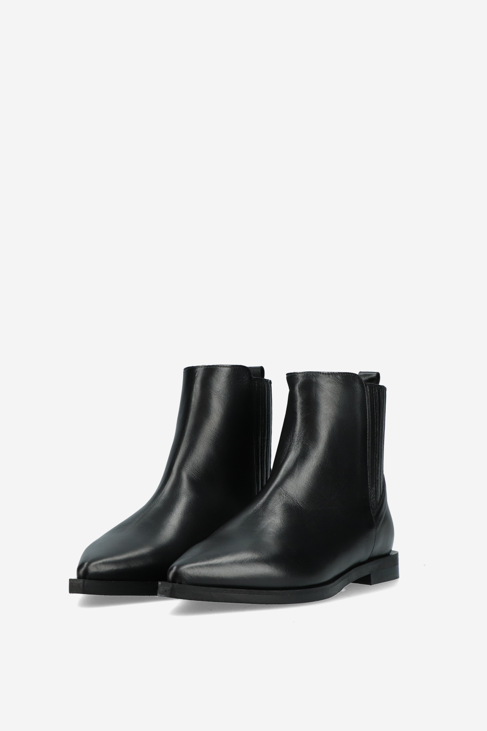 Pointed-toe leather boots