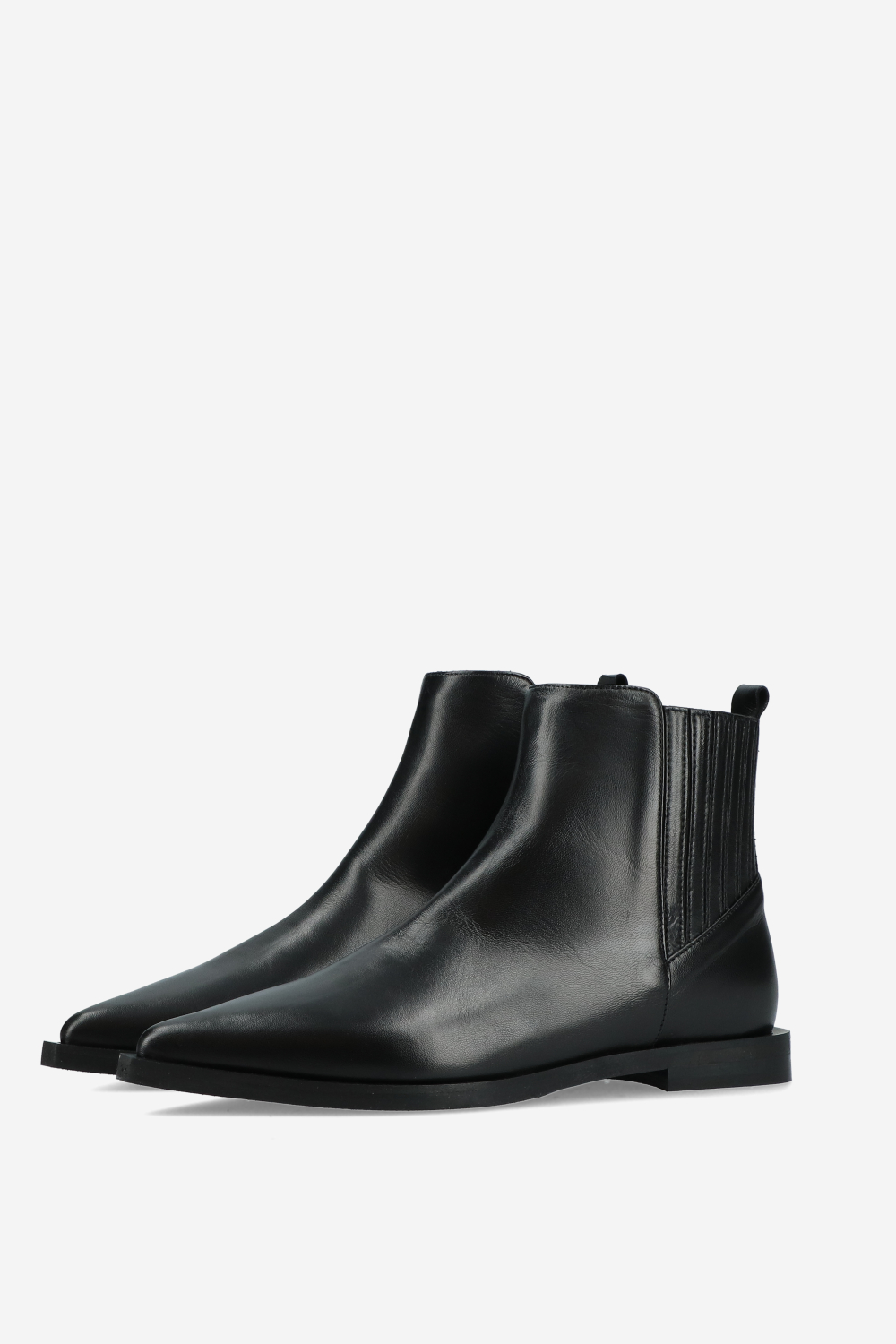 Pointed-toe leather boots